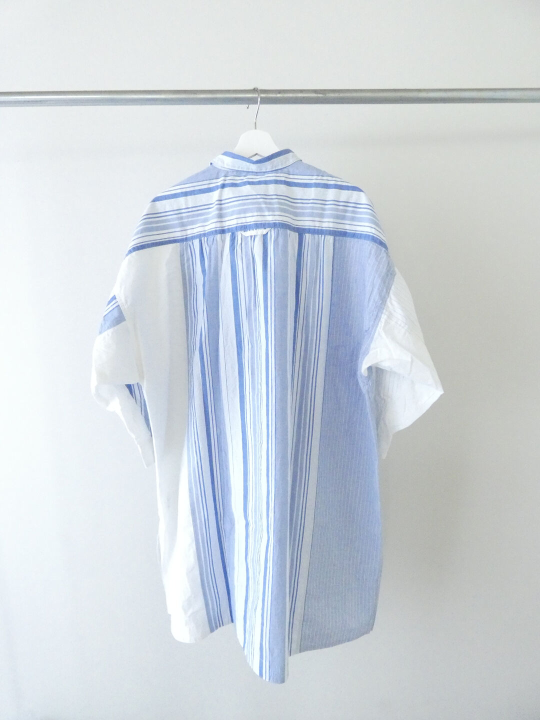 快晴堂(かいせいどう) 風をはらんでスゥイングする・ブルーブルーストライプ　風をはらむ、ロングシャツの商品画像13