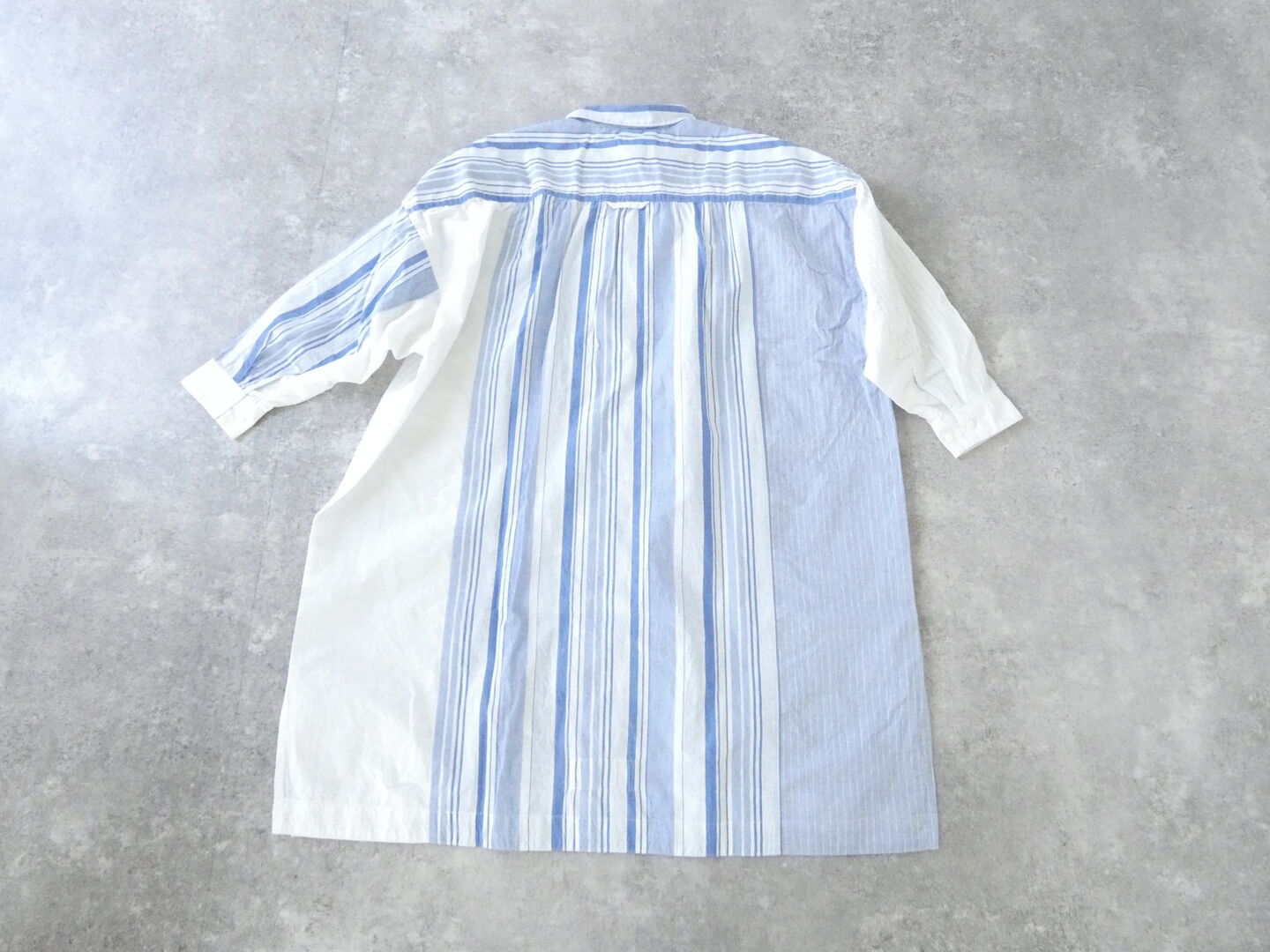快晴堂(かいせいどう) 風をはらんでスゥイングする・ブルーブルーストライプ　風をはらむ、ロングシャツの商品画像14