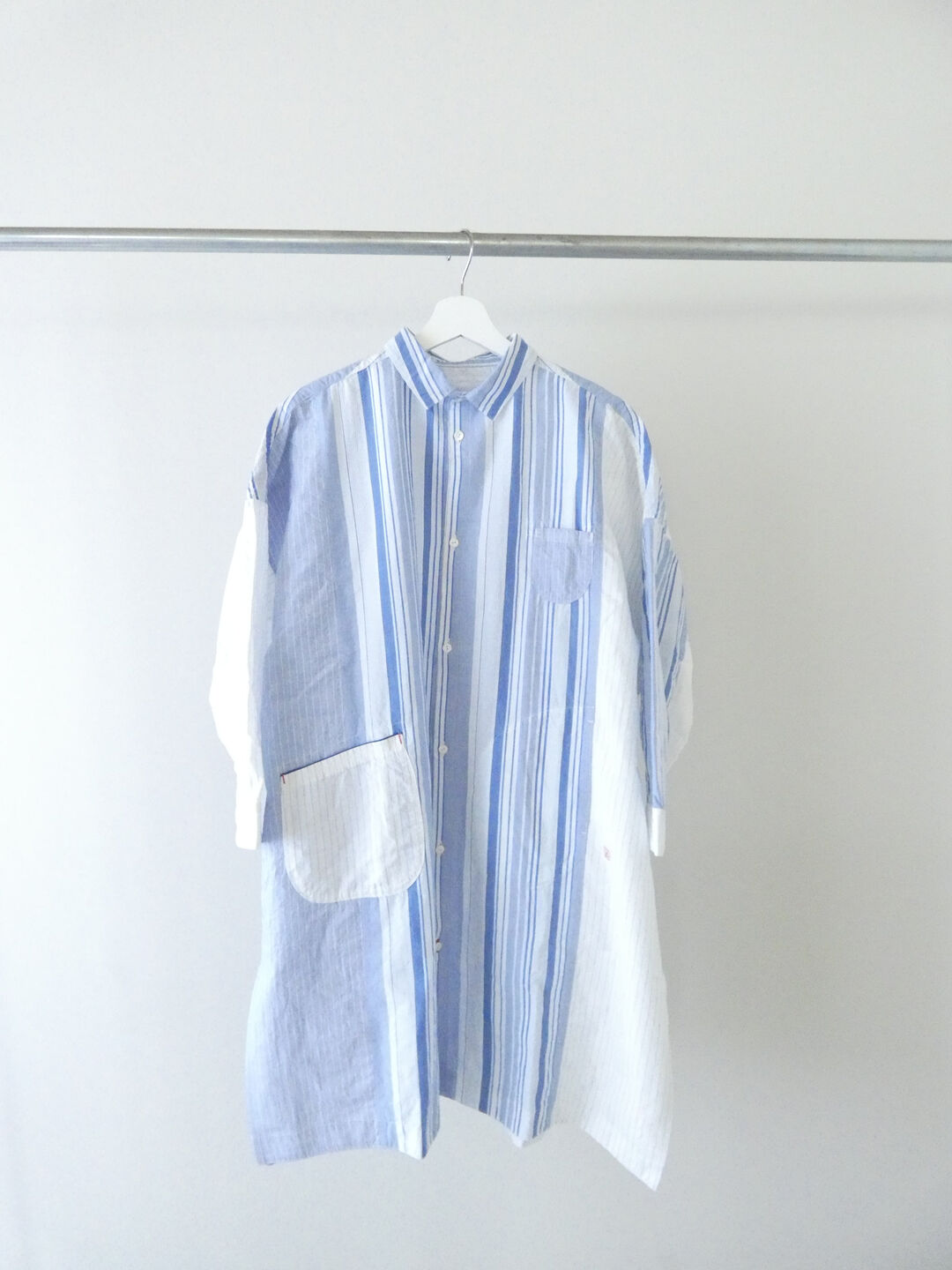 快晴堂(かいせいどう) 風をはらんでスゥイングする・ブルーブルーストライプ　風をはらむ、ロングシャツの商品画像3