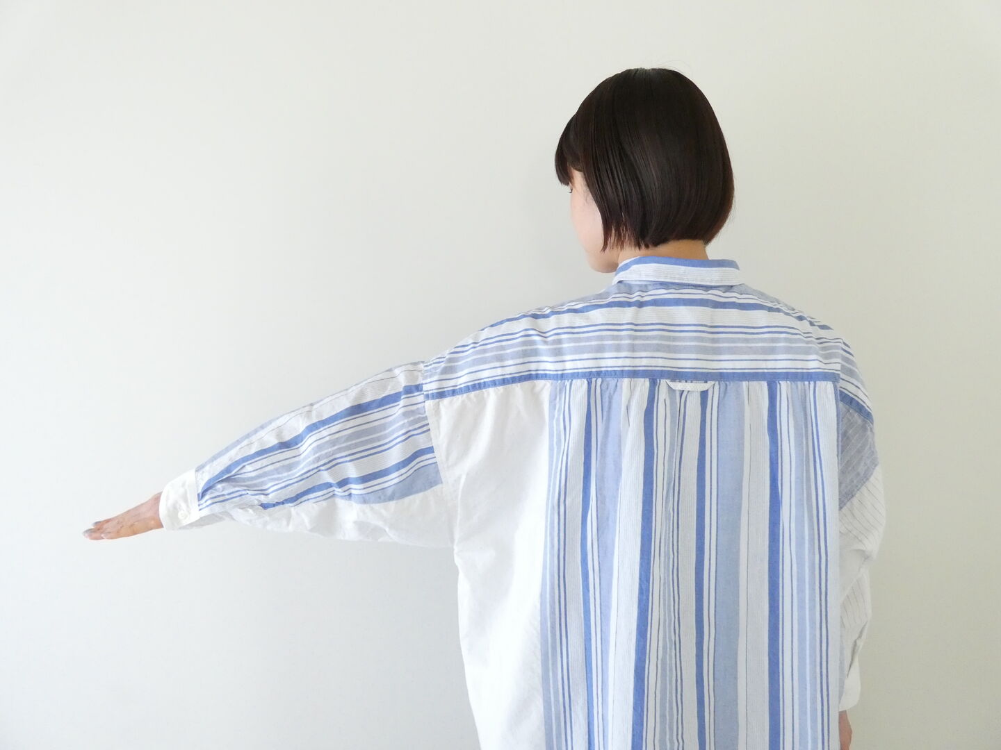 快晴堂(かいせいどう) 風をはらんでスゥイングする・ブルーブルーストライプ　風をはらむ、ロングシャツの商品画像7