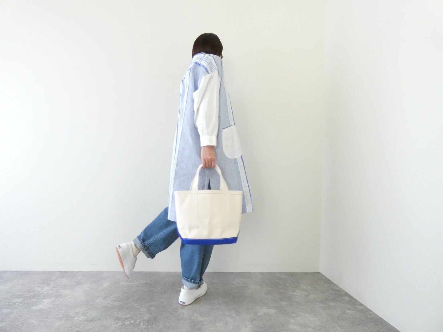 快晴堂(かいせいどう) 風をはらんでスゥイングする・ブルーブルーストライプ　風をはらむ、ロングシャツの商品画像8