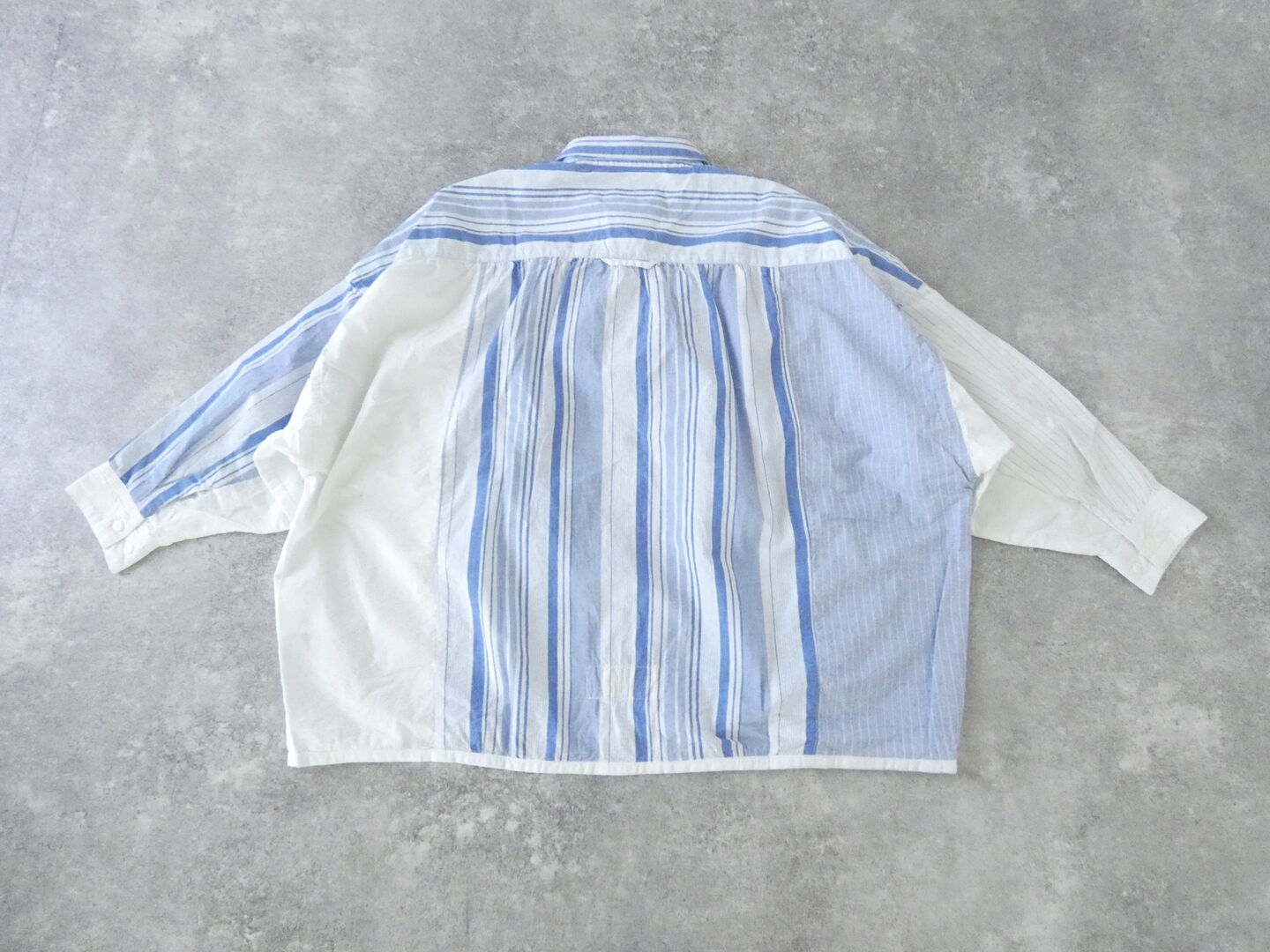 快晴堂(かいせいどう) 風をはらんでスゥイングする・ブルーブルーストライプ　風をはらむ、シャツの商品画像14