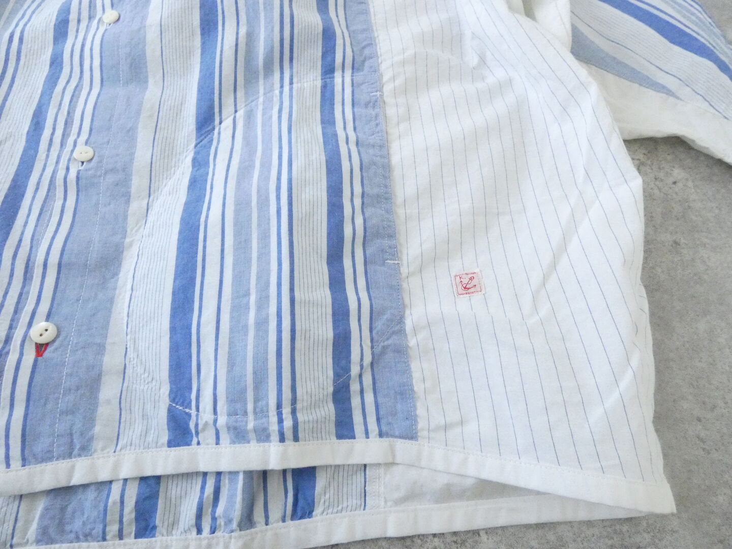 快晴堂(かいせいどう) 風をはらんでスゥイングする・ブルーブルーストライプ　風をはらむ、シャツの商品画像24