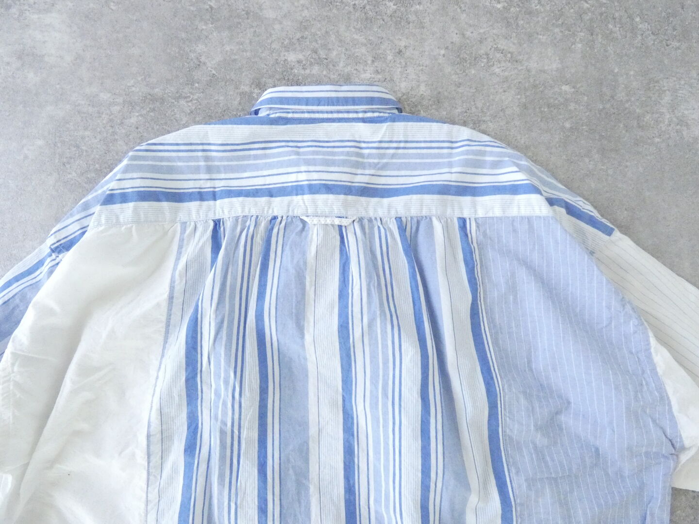快晴堂(かいせいどう) 風をはらんでスゥイングする・ブルーブルーストライプ　風をはらむ、シャツの商品画像27