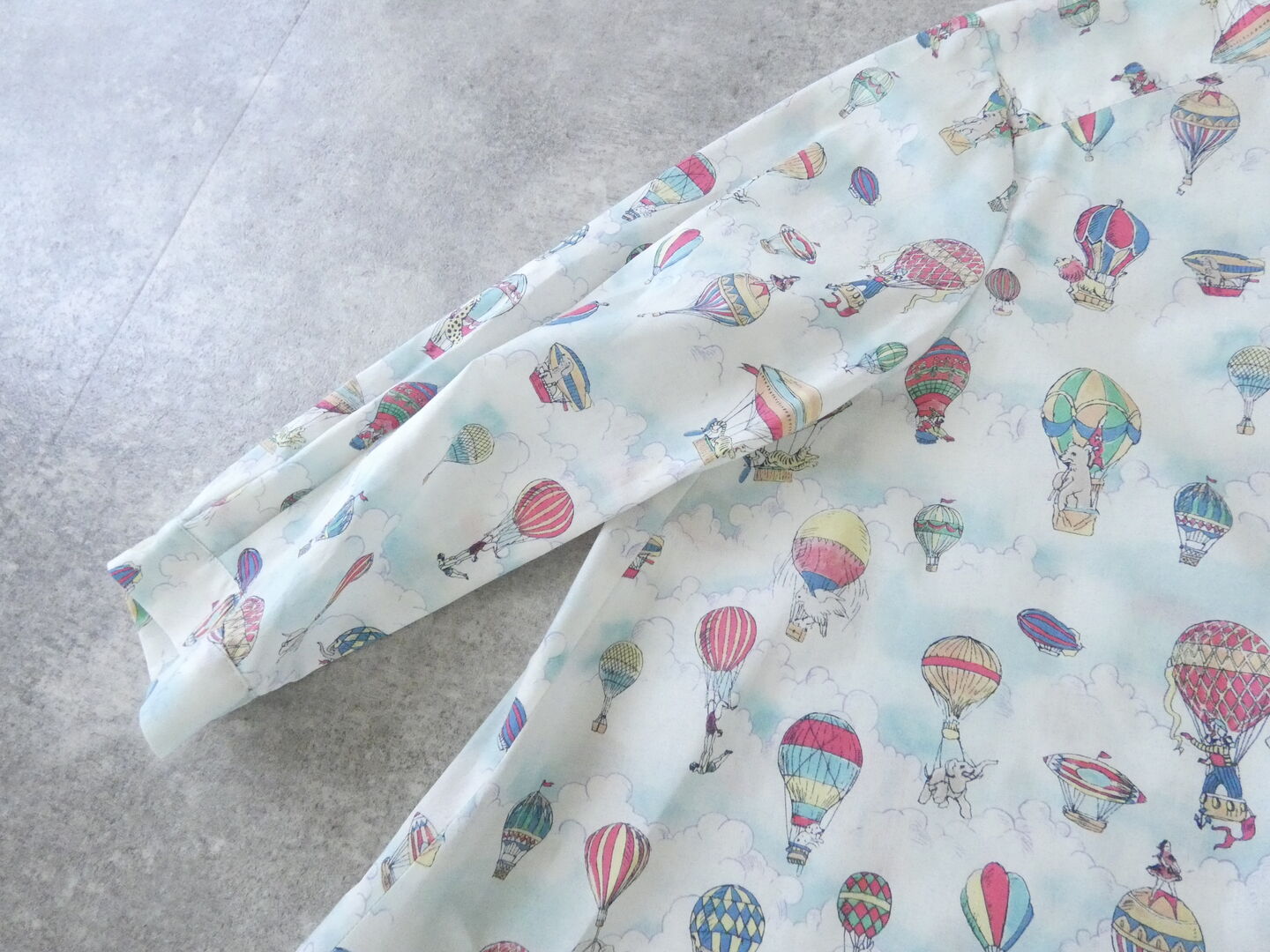 PK 気球に乗ったゾウのブラウスの商品画像24