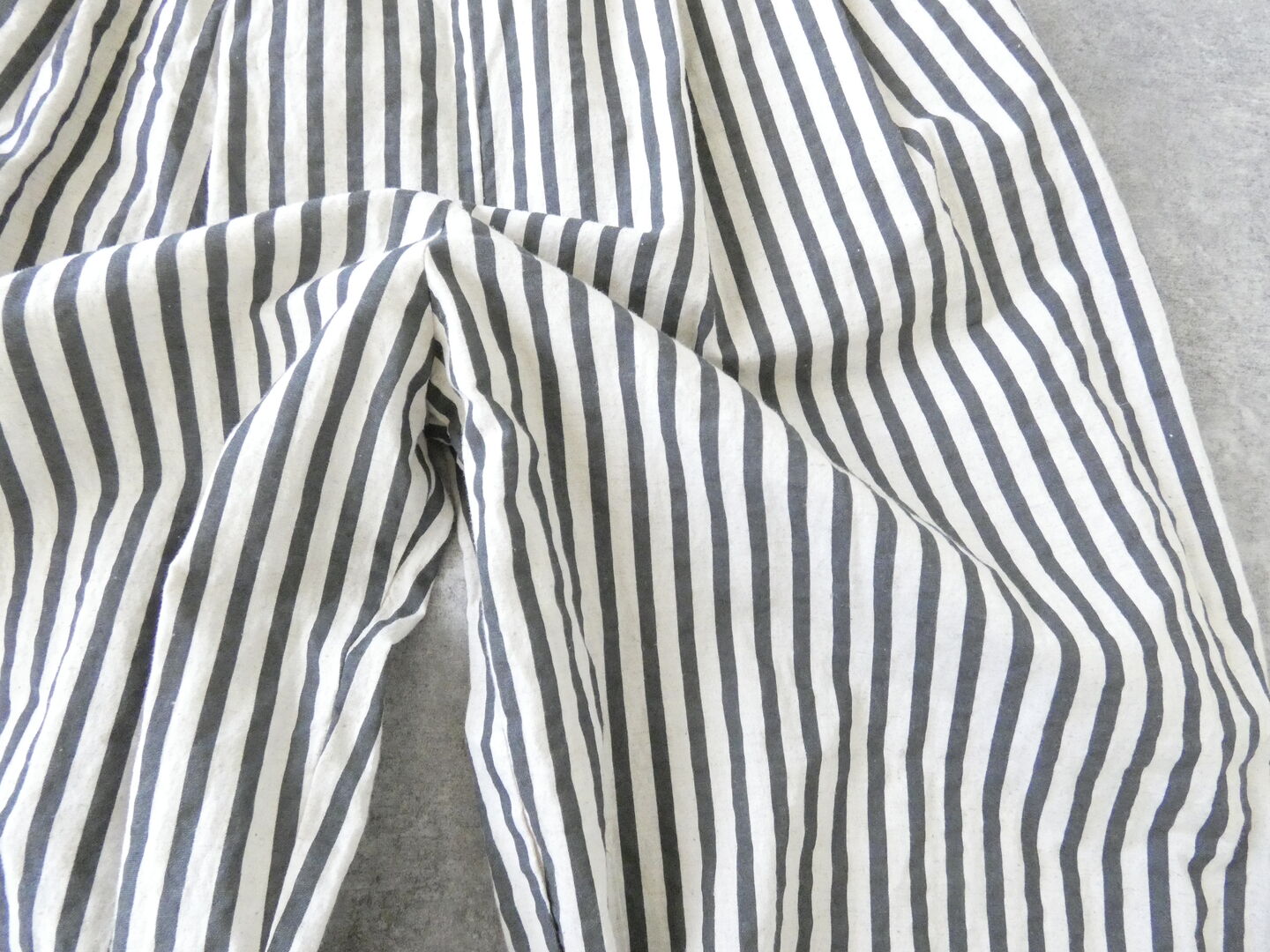 prit(プリット) 20/1コットンリネンストライププリントタックイージーパンツの商品画像25