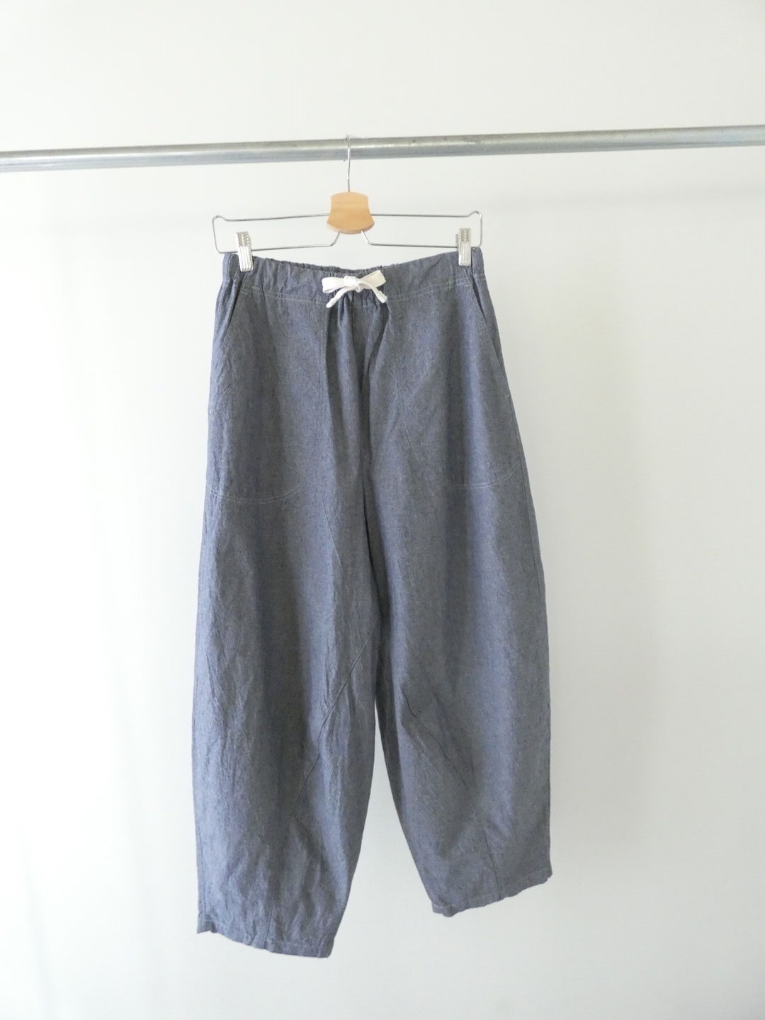 D.M.G.(ディーエムジー) シャンブレーワッシャーパネルボールパンツの商品画像10