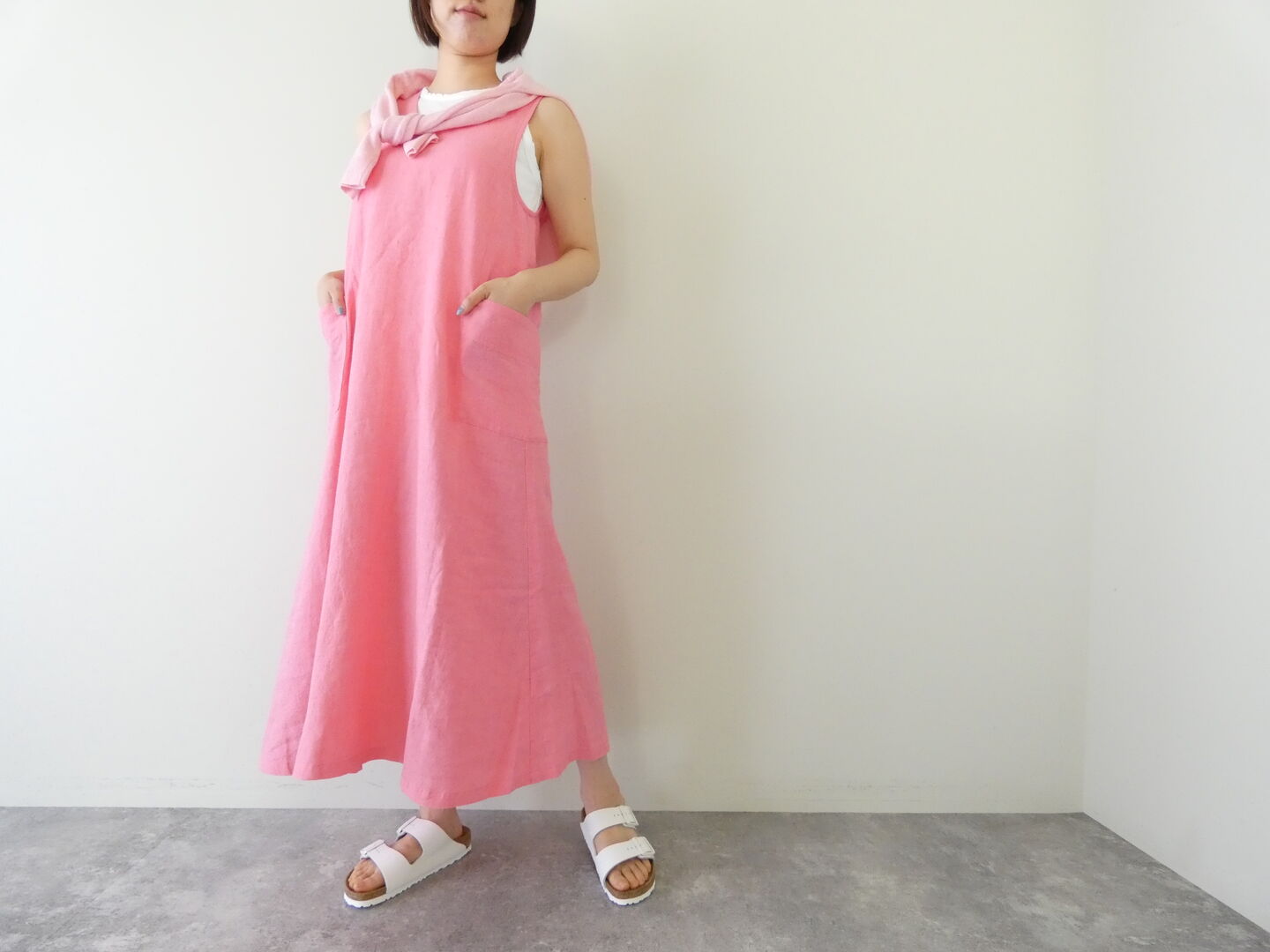 Hands of creation(ハンズオブクリエイション) リネン桐七炊きVネックフレアラインジャンバースカートの商品画像1