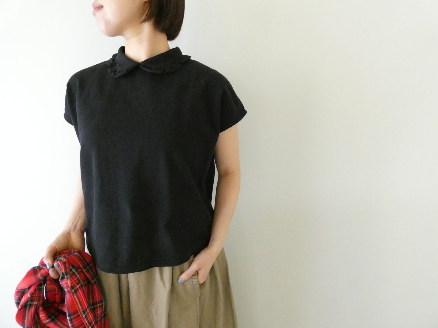 Hands of creation(ハンズオブクリエイション) ラフィスウェーデン鹿の子無地フリルカラープルオーバーの商品画像1