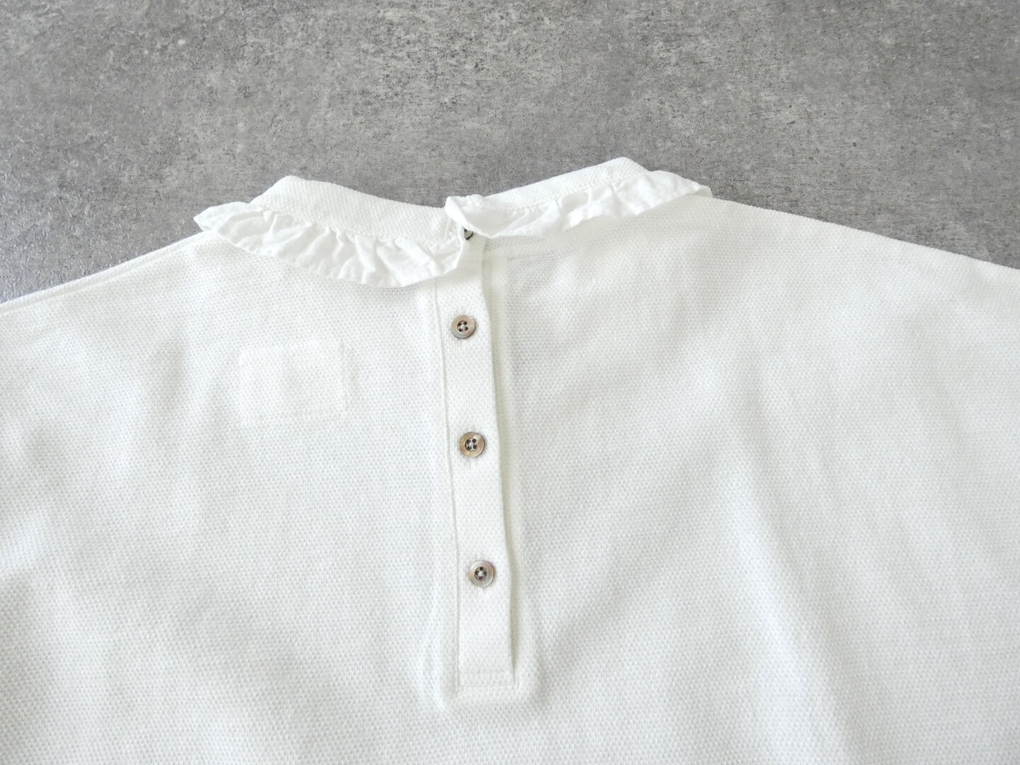 Hands of creation(ハンズオブクリエイション) ラフィスウェーデン鹿の子無地フリルカラープルオーバーの商品画像33