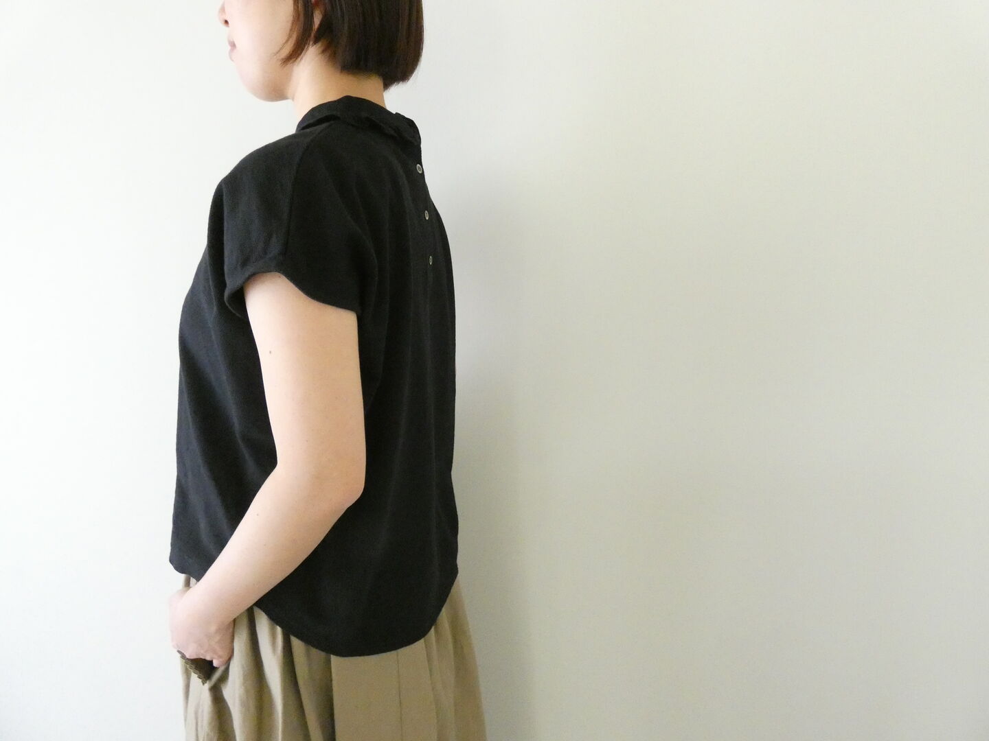 Hands of creation(ハンズオブクリエイション) ラフィスウェーデン鹿の子無地フリルカラープルオーバーの商品画像5