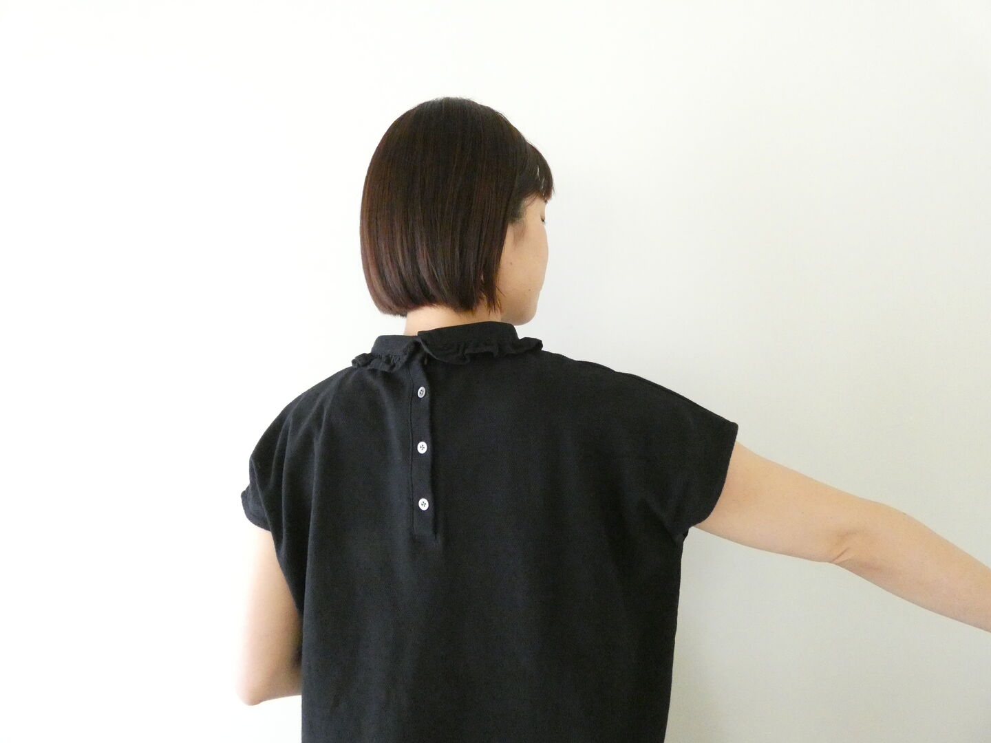 Hands of creation(ハンズオブクリエイション) ラフィスウェーデン鹿の子無地フリルカラープルオーバーの商品画像7