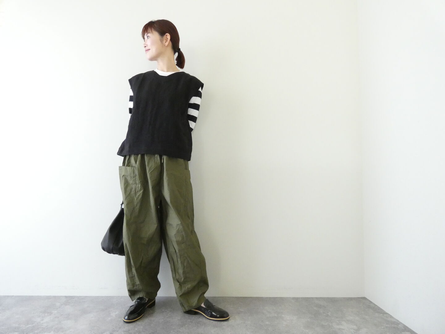 LinenYa(リネンヤ) リネンVネックノースリーブブラウスの商品画像1