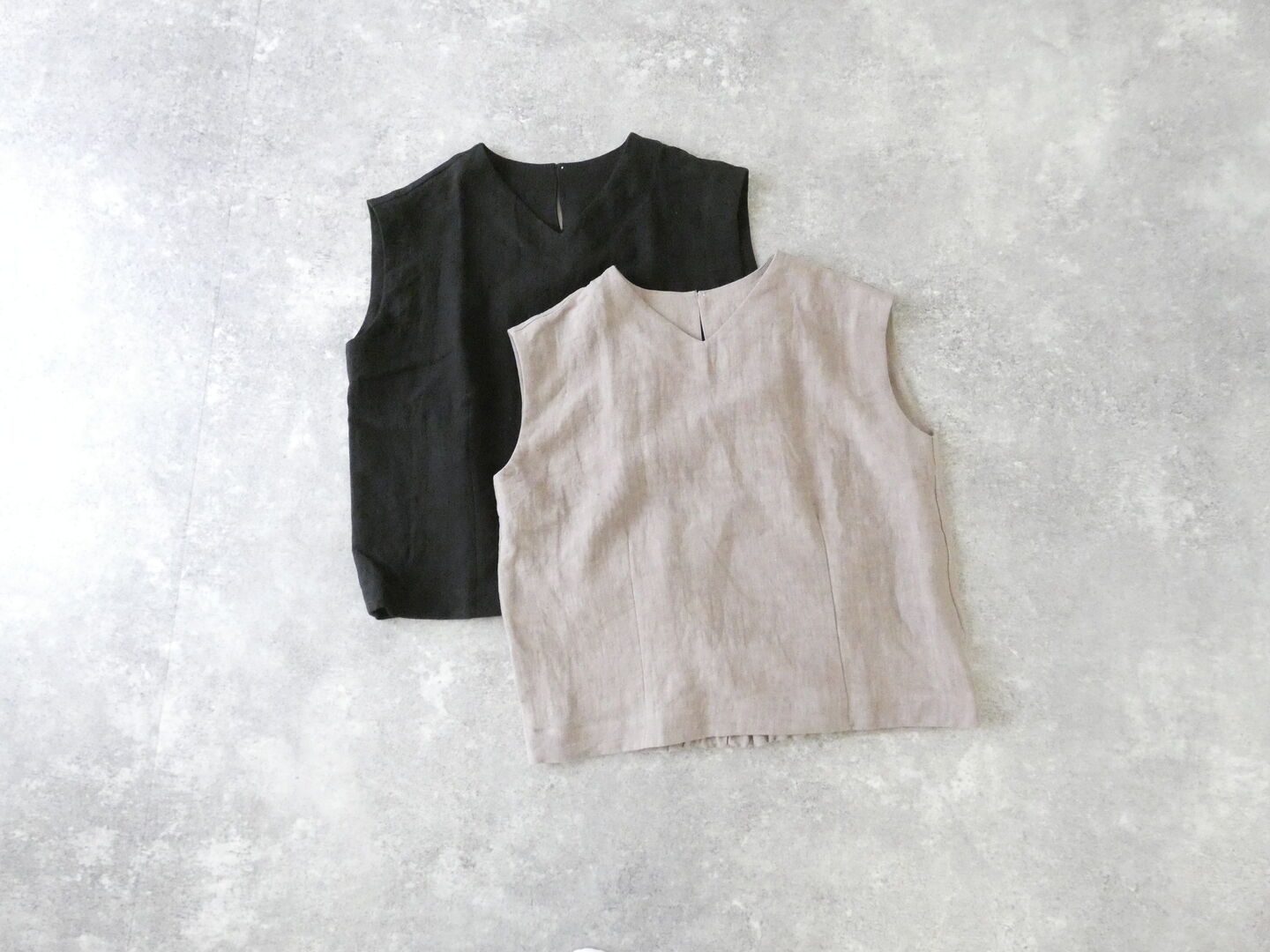 LinenYa(リネンヤ) リネンVネックノースリーブブラウスの商品画像3