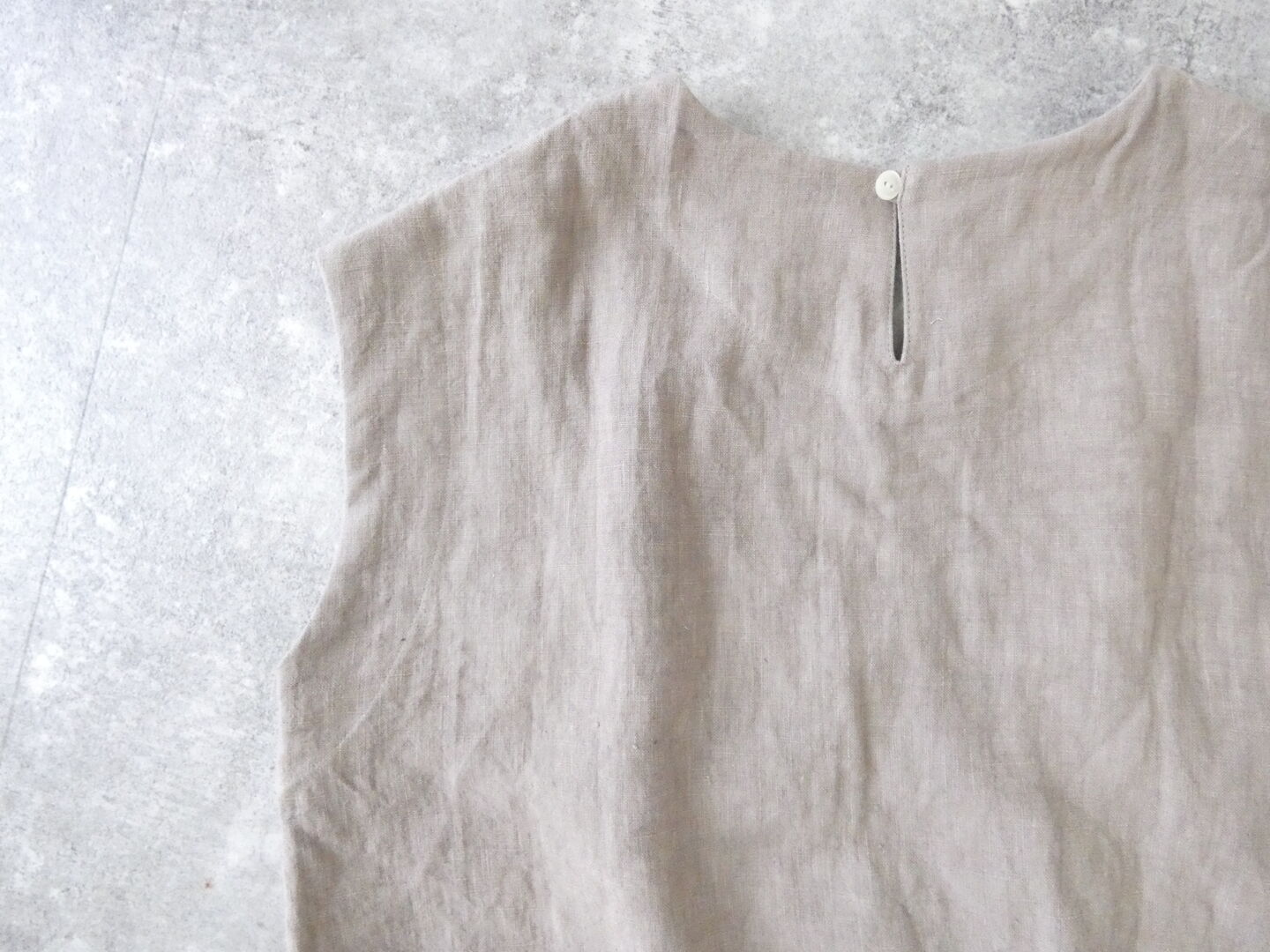 LinenYa(リネンヤ) リネンVネックノースリーブブラウスの商品画像34