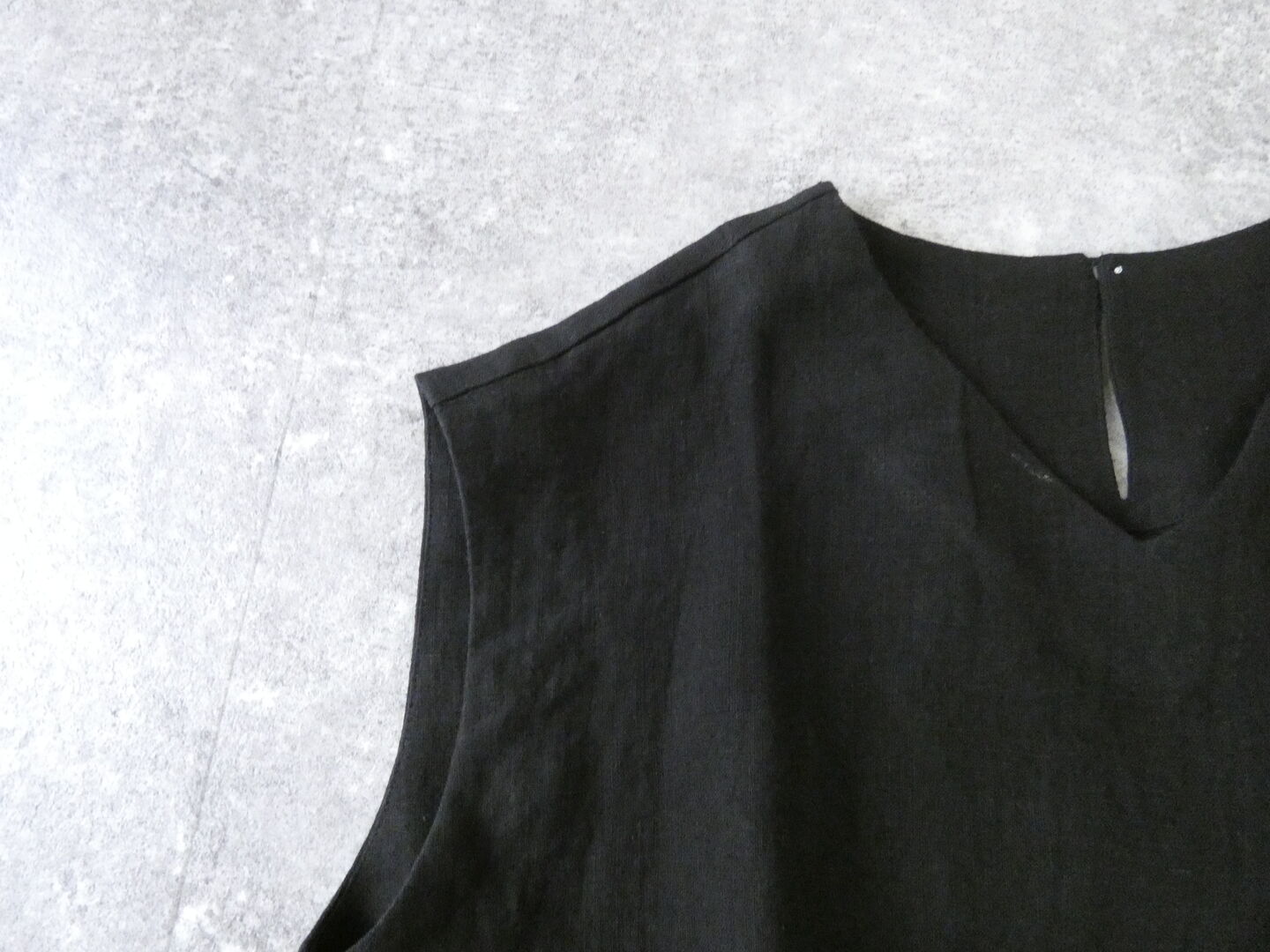 LinenYa(リネンヤ) リネンVネックノースリーブブラウスの商品画像44