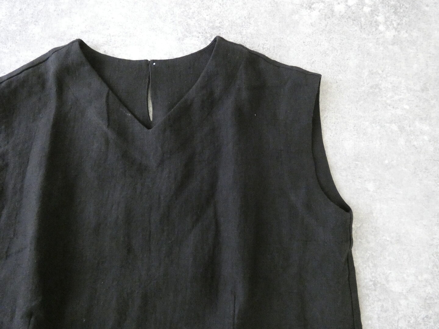 LinenYa(リネンヤ) リネンVネックノースリーブブラウスの商品画像45