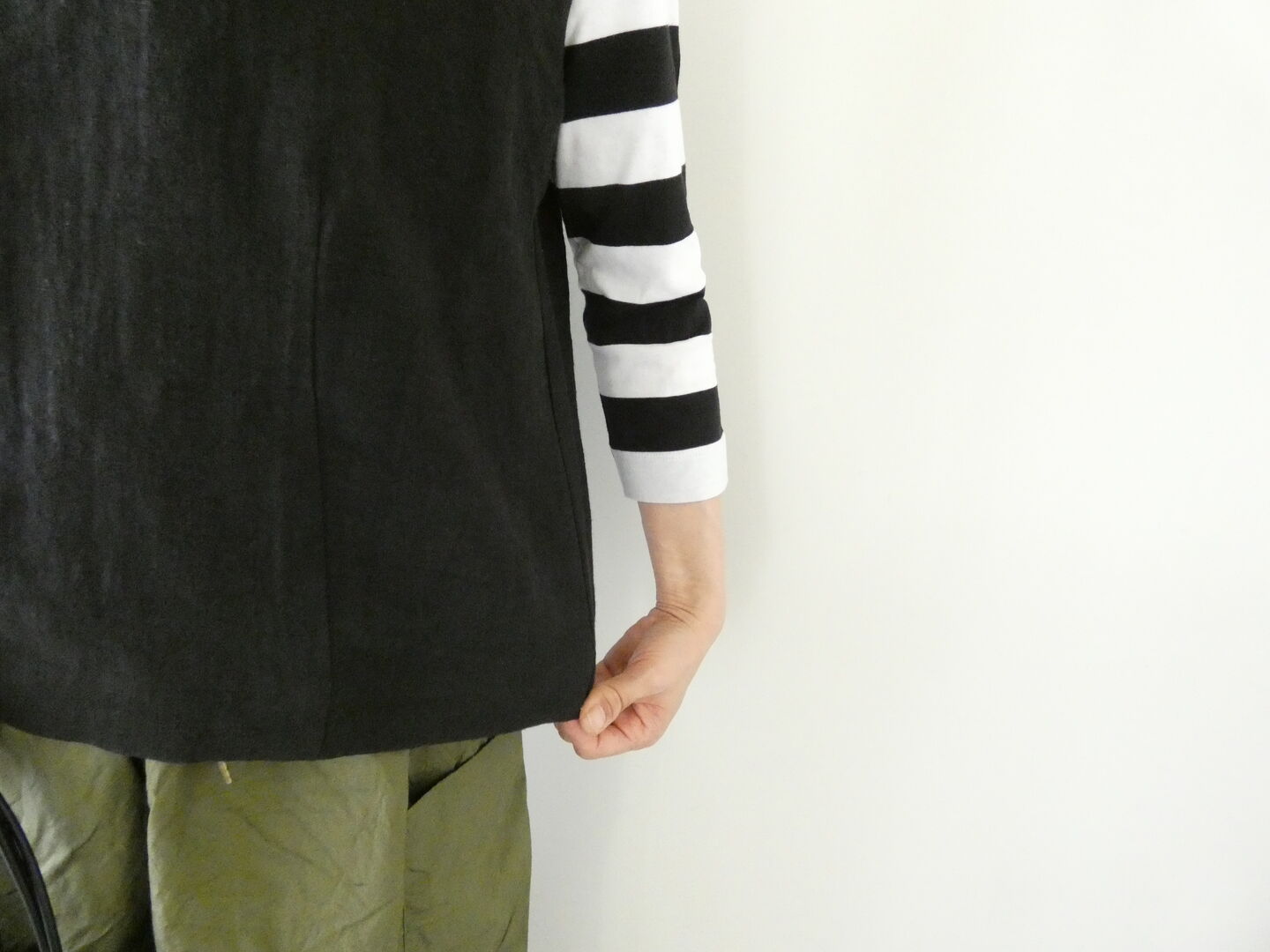 LinenYa(リネンヤ) リネンVネックノースリーブブラウスの商品画像5