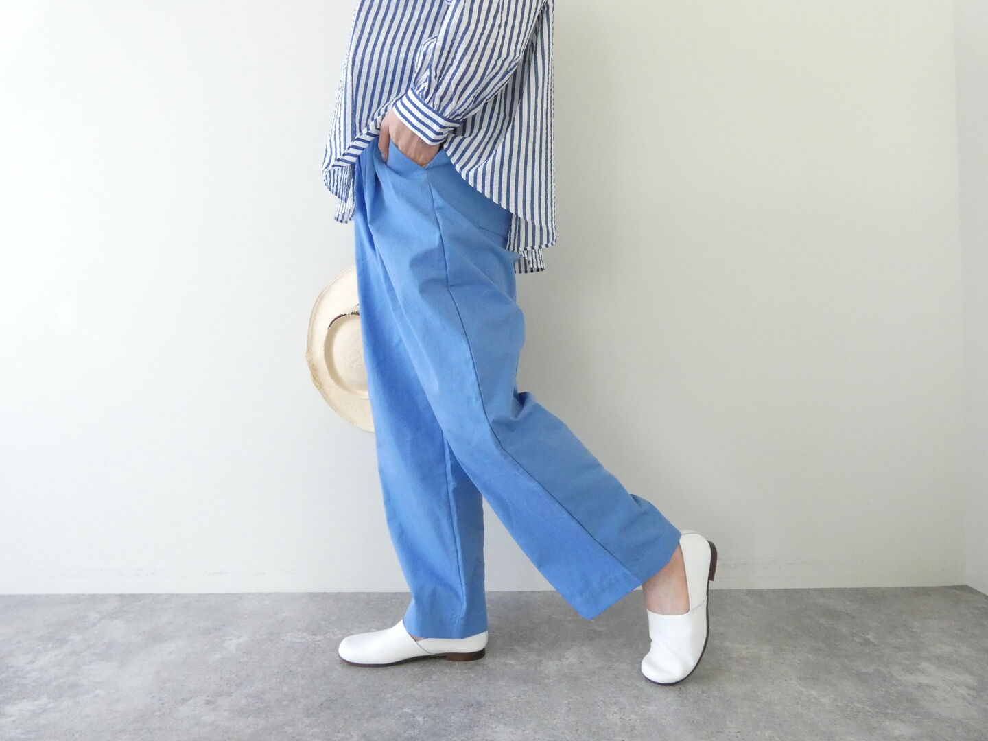 MidiUmi(ミディウミ) カラータックイージーパンツの商品画像1