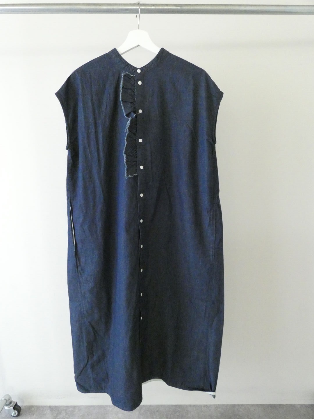 PARADIS(パラディ) 綿麻デニムフリルワンピースの商品画像13