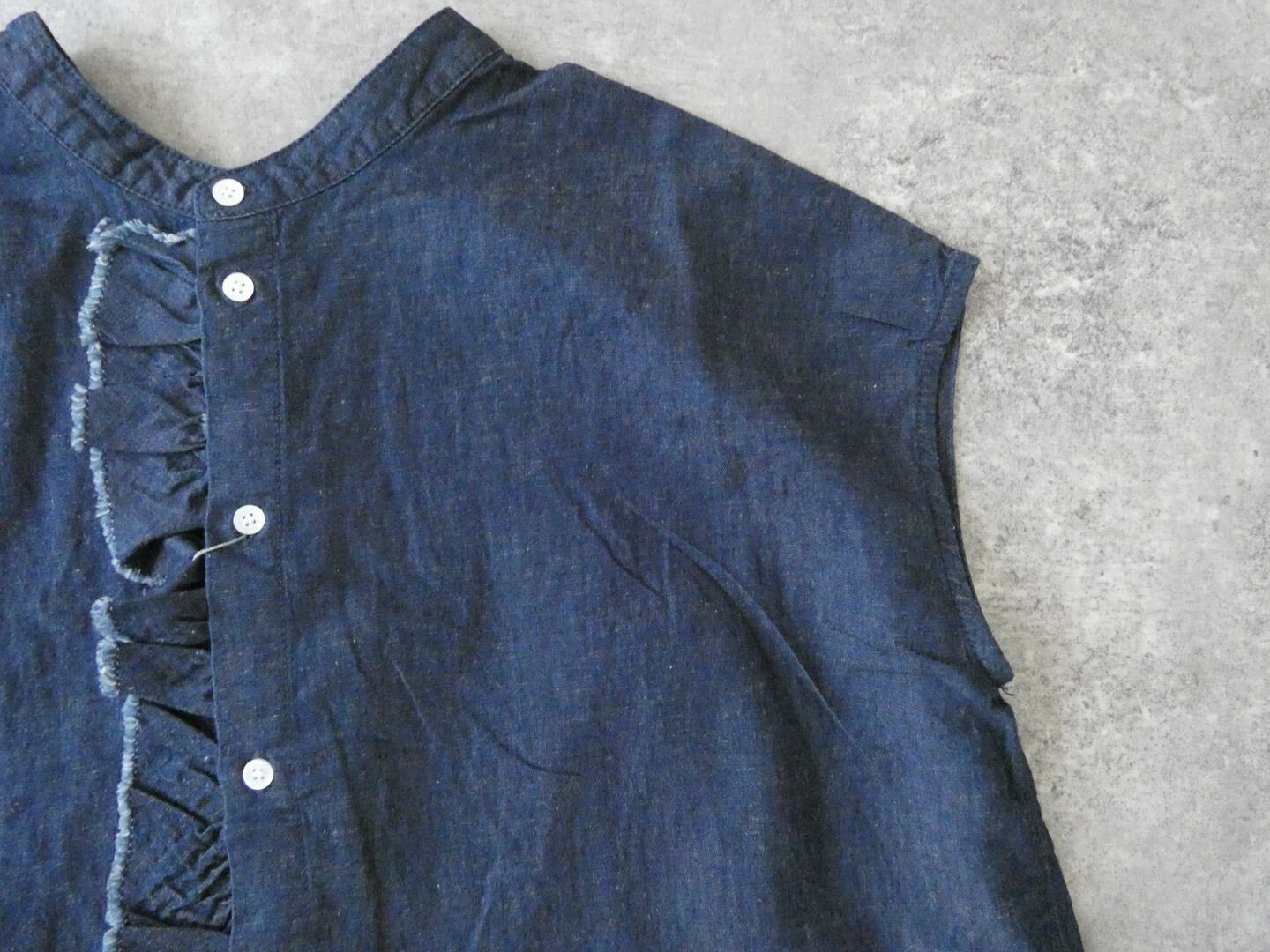 PARADIS(パラディ) 綿麻デニムフリルワンピースの商品画像23