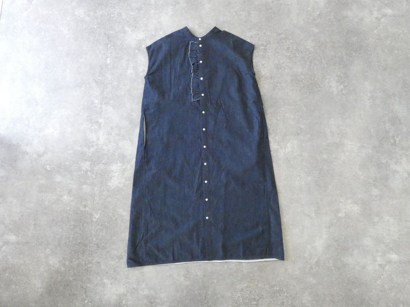 PARADIS(パラディ) 綿麻デニムフリルワンピースの商品画像3