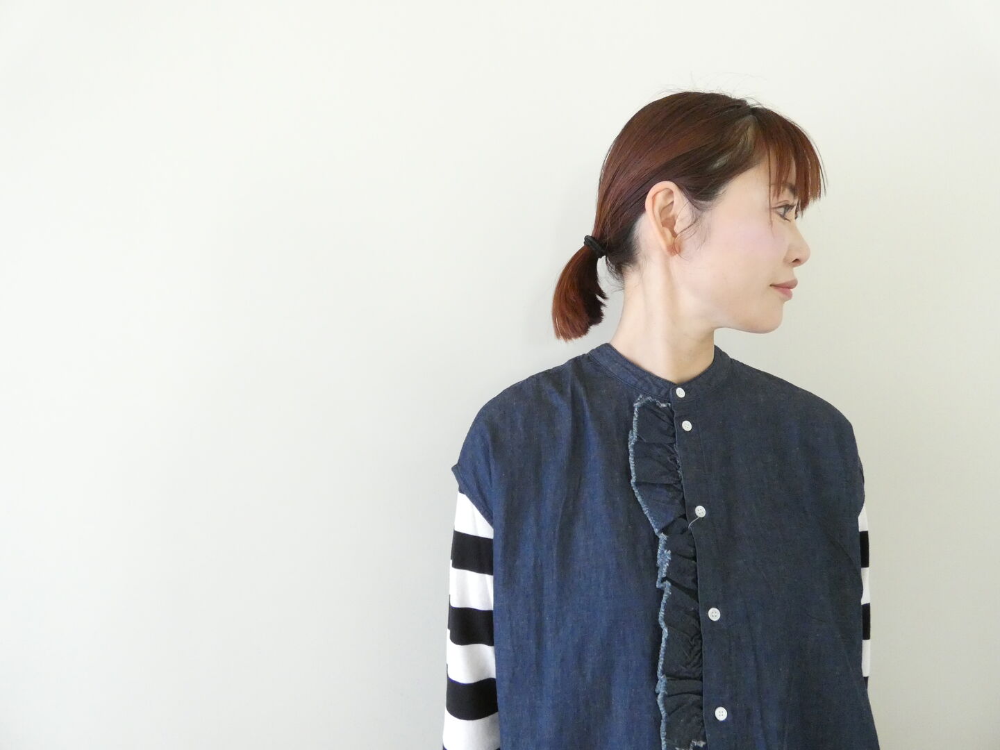 PARADIS(パラディ) 綿麻デニムフリルワンピースの商品画像4