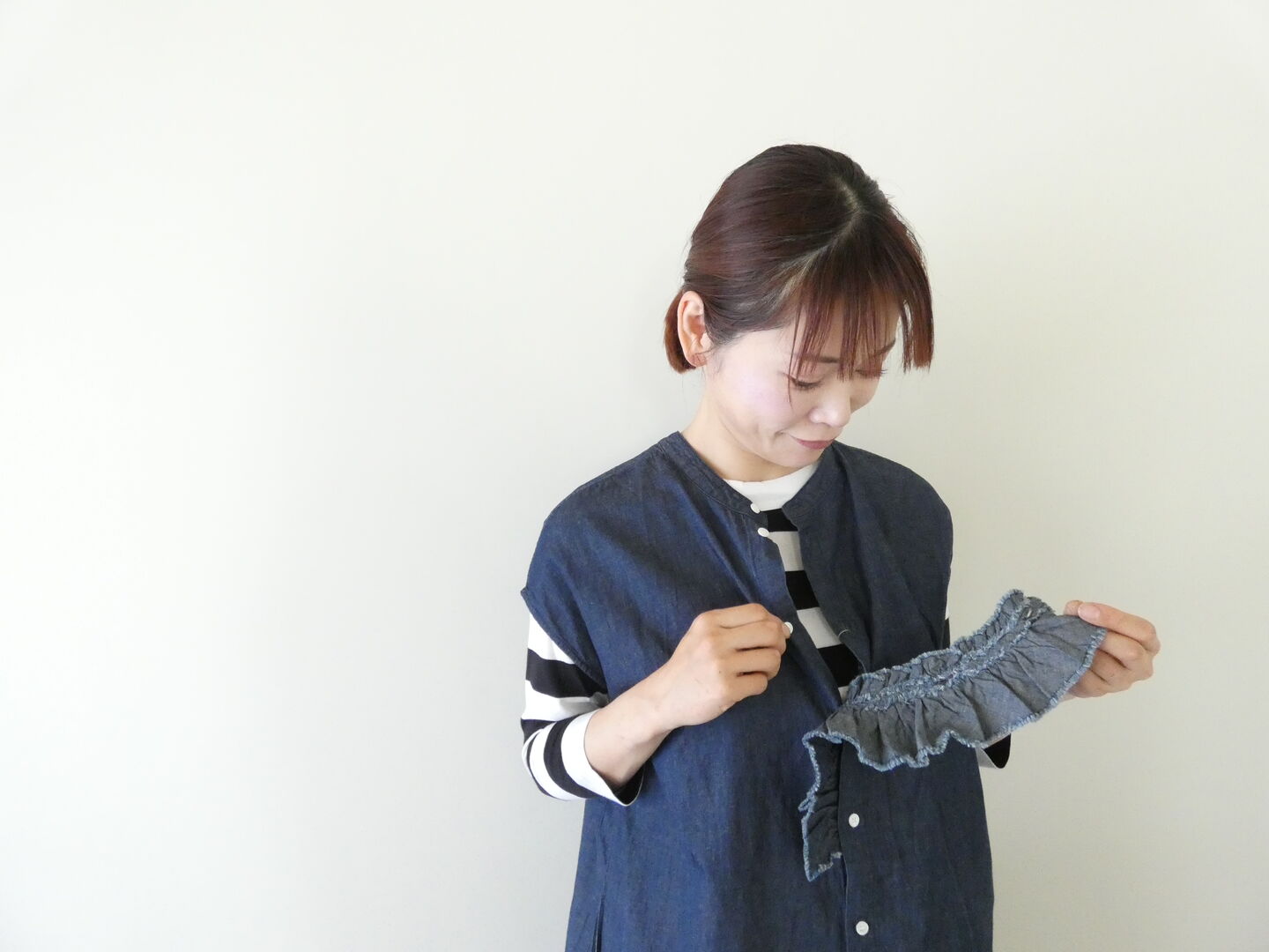 PARADIS(パラディ) 綿麻デニムフリルワンピースの商品画像5