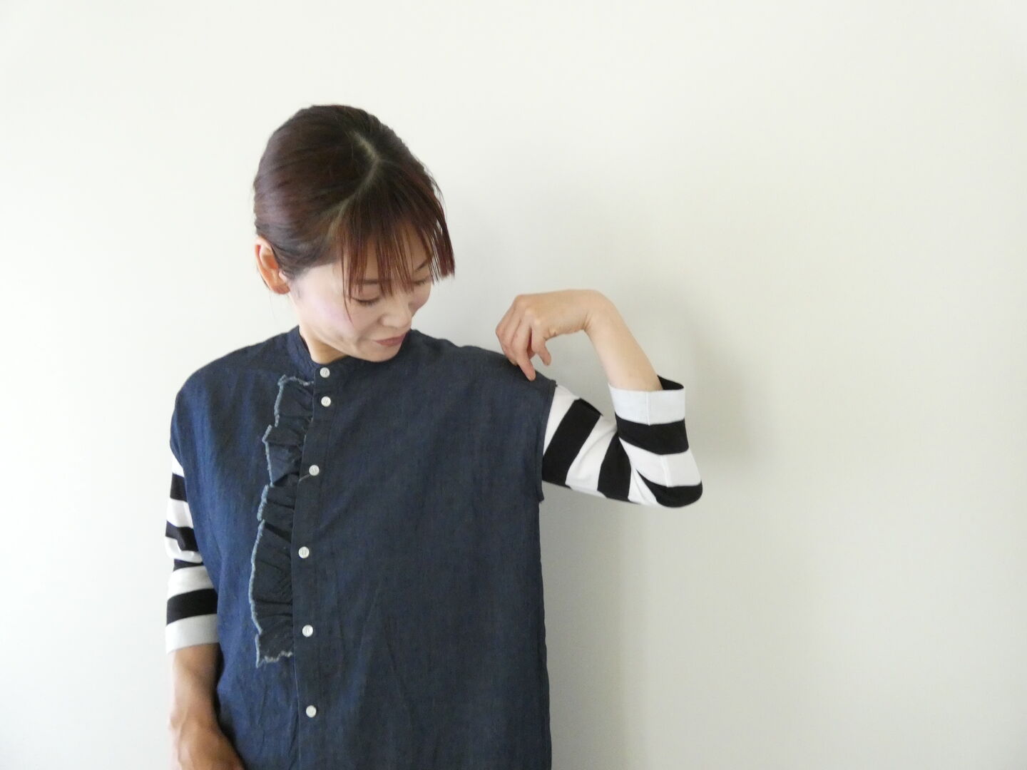 PARADIS(パラディ) 綿麻デニムフリルワンピースの商品画像8