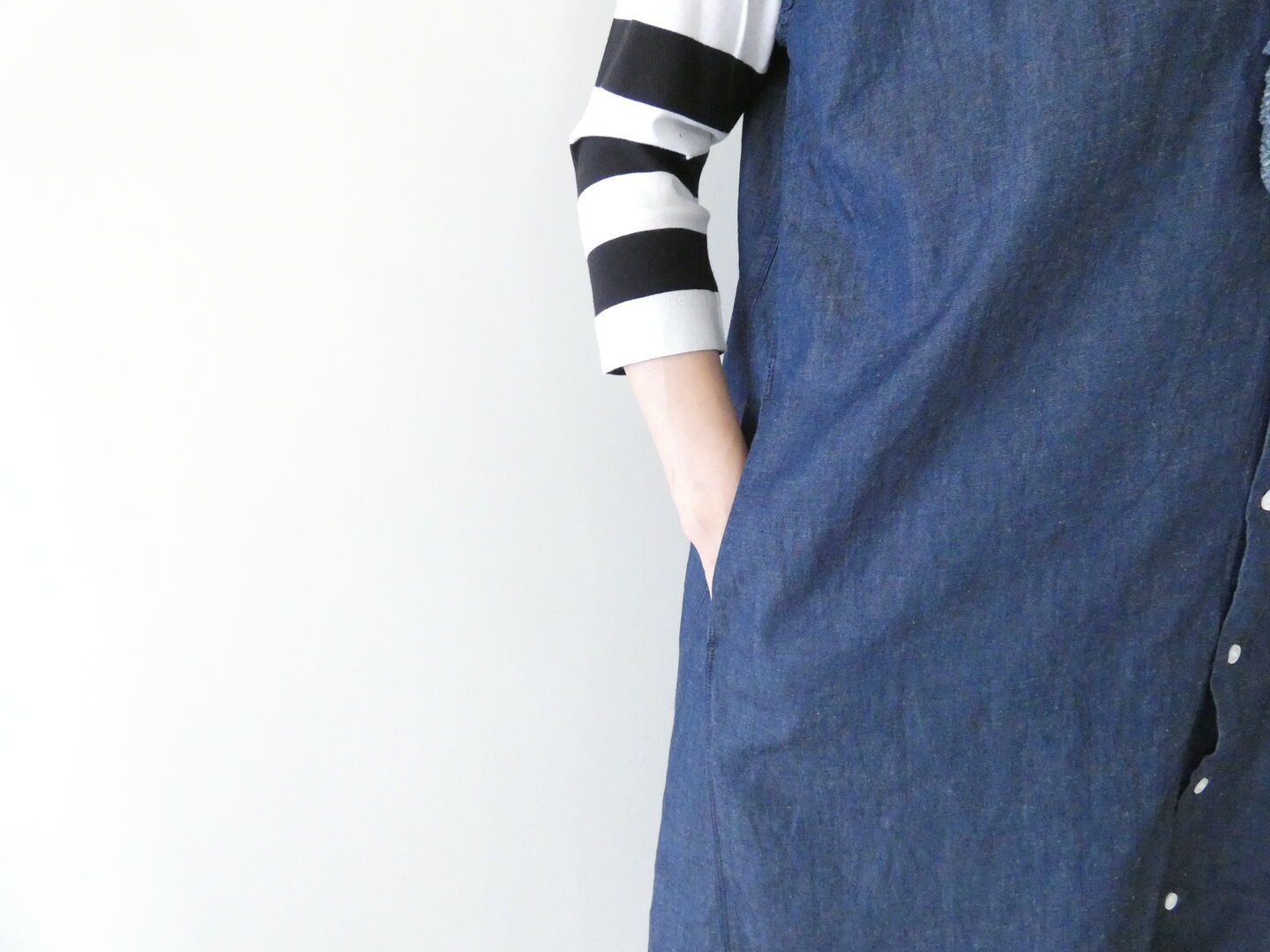 PARADIS(パラディ) 綿麻デニムフリルワンピースの商品画像9