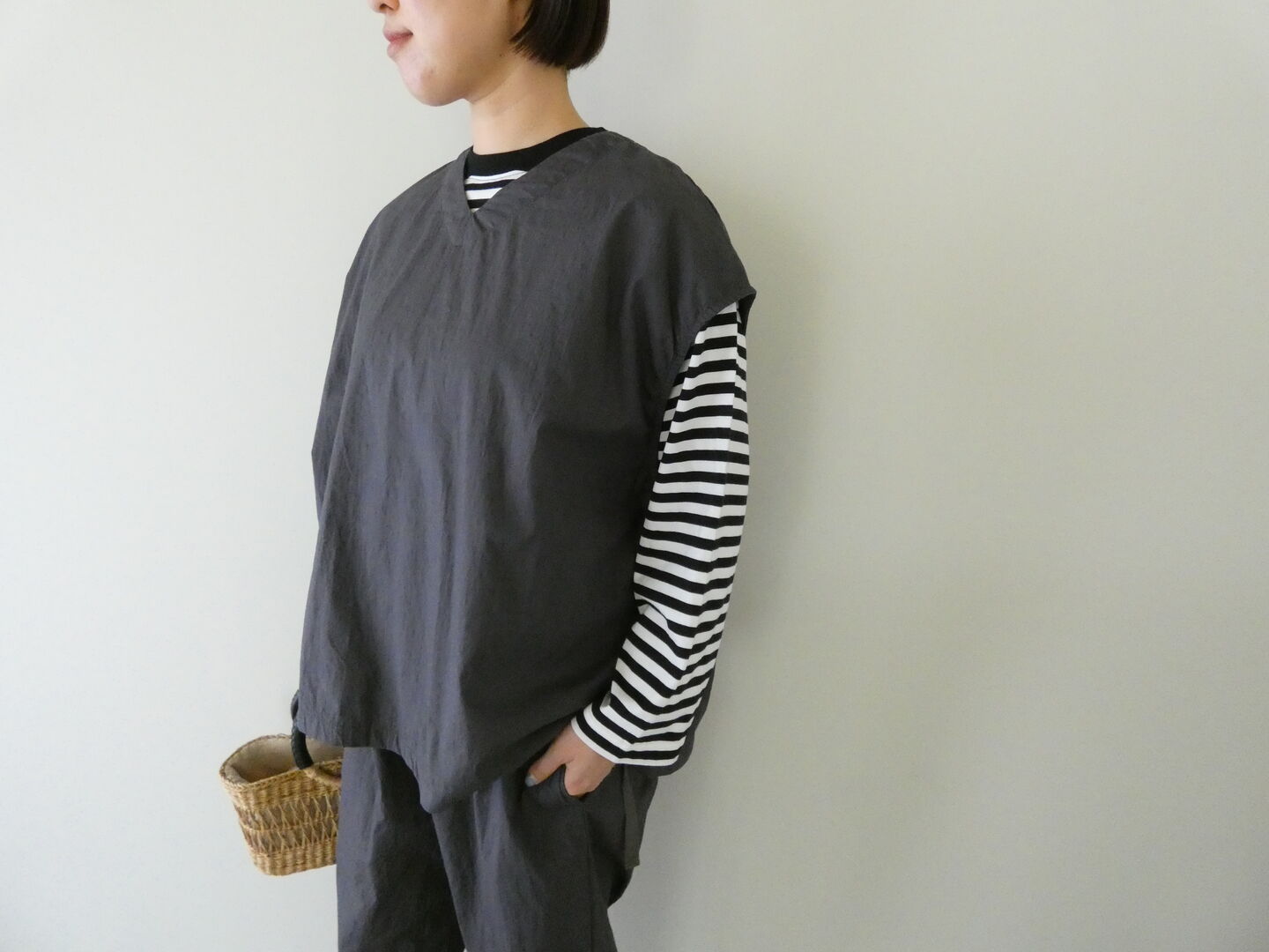 prit(プリット) コットンリネンワッシャー中白染めVネック裾ヒモ2WAYオーバーベストの商品画像6