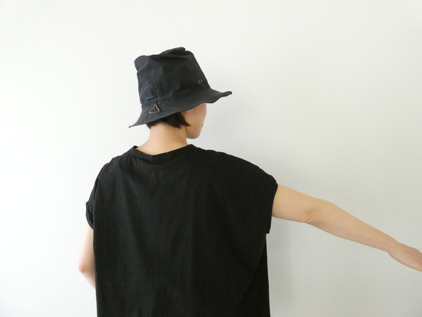 prit(プリット) 30/1ハイゲージ天竺×タイプライター切替スリーブレスプルオーバーの商品画像1