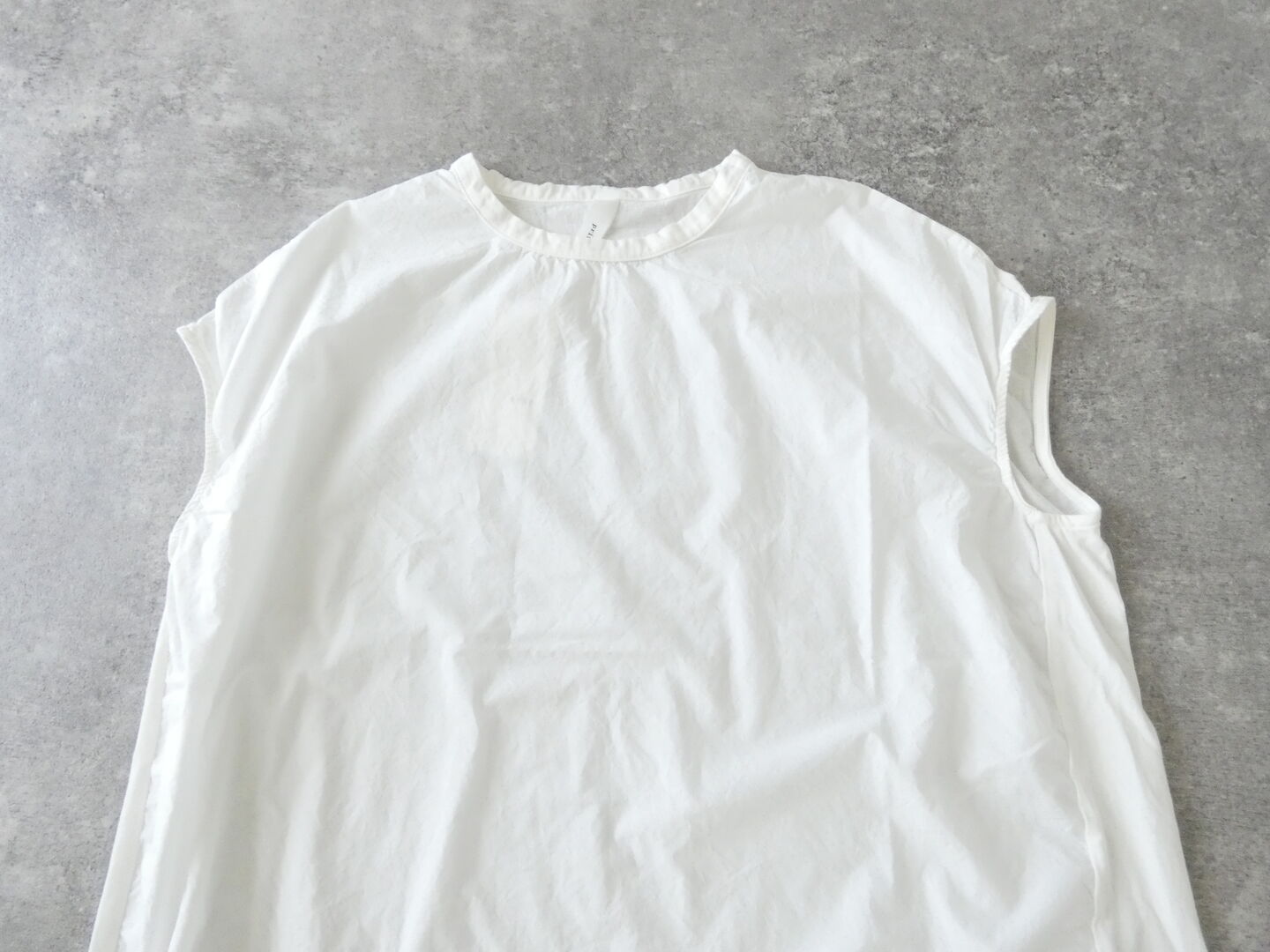 prit(プリット) 30/1ハイゲージ天竺×タイプライター切替スリーブレスプルオーバーの商品画像30