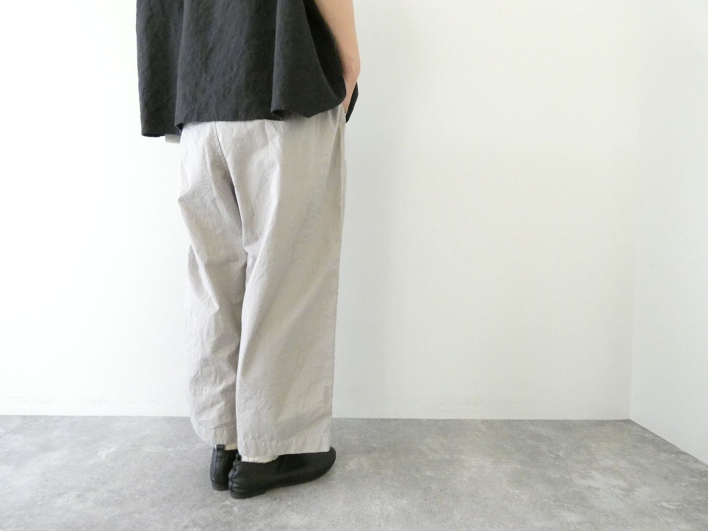 Veritecoeur(ヴェリテクール) ガーメントダイタックギャザーパンツの商品画像10