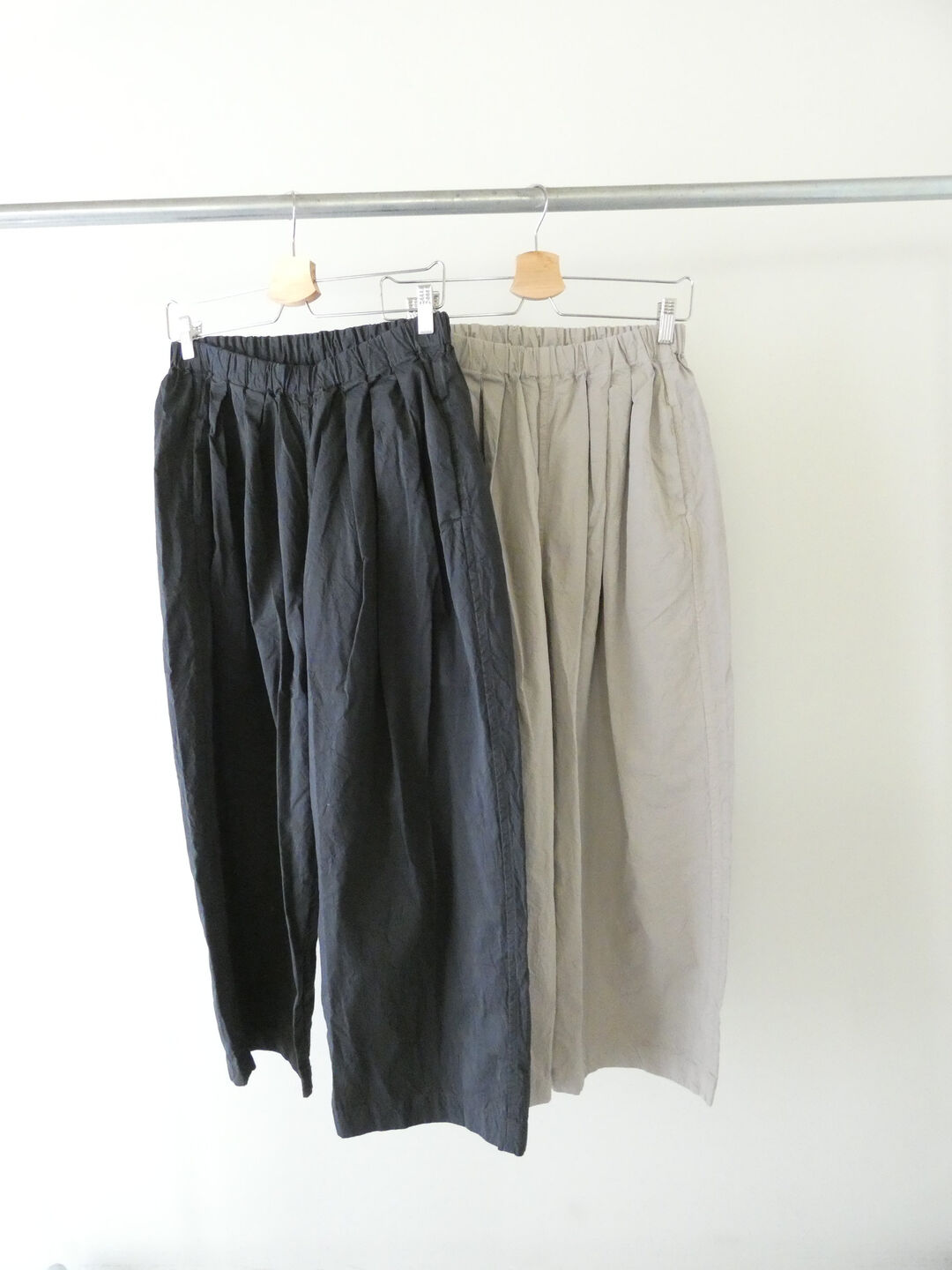 Veritecoeur(ヴェリテクール) ガーメントダイタックギャザーパンツの商品画像11