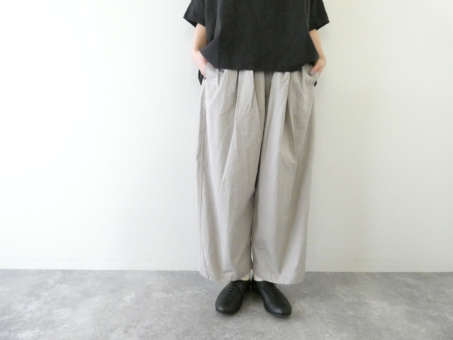 Veritecoeur(ヴェリテクール) ガーメントダイタックギャザーパンツの商品画像2