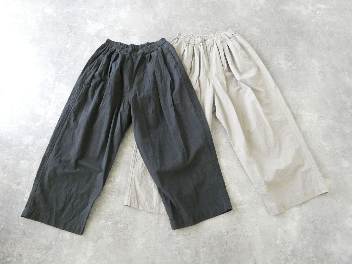 Veritecoeur(ヴェリテクール) ガーメントダイタックギャザーパンツの商品画像3