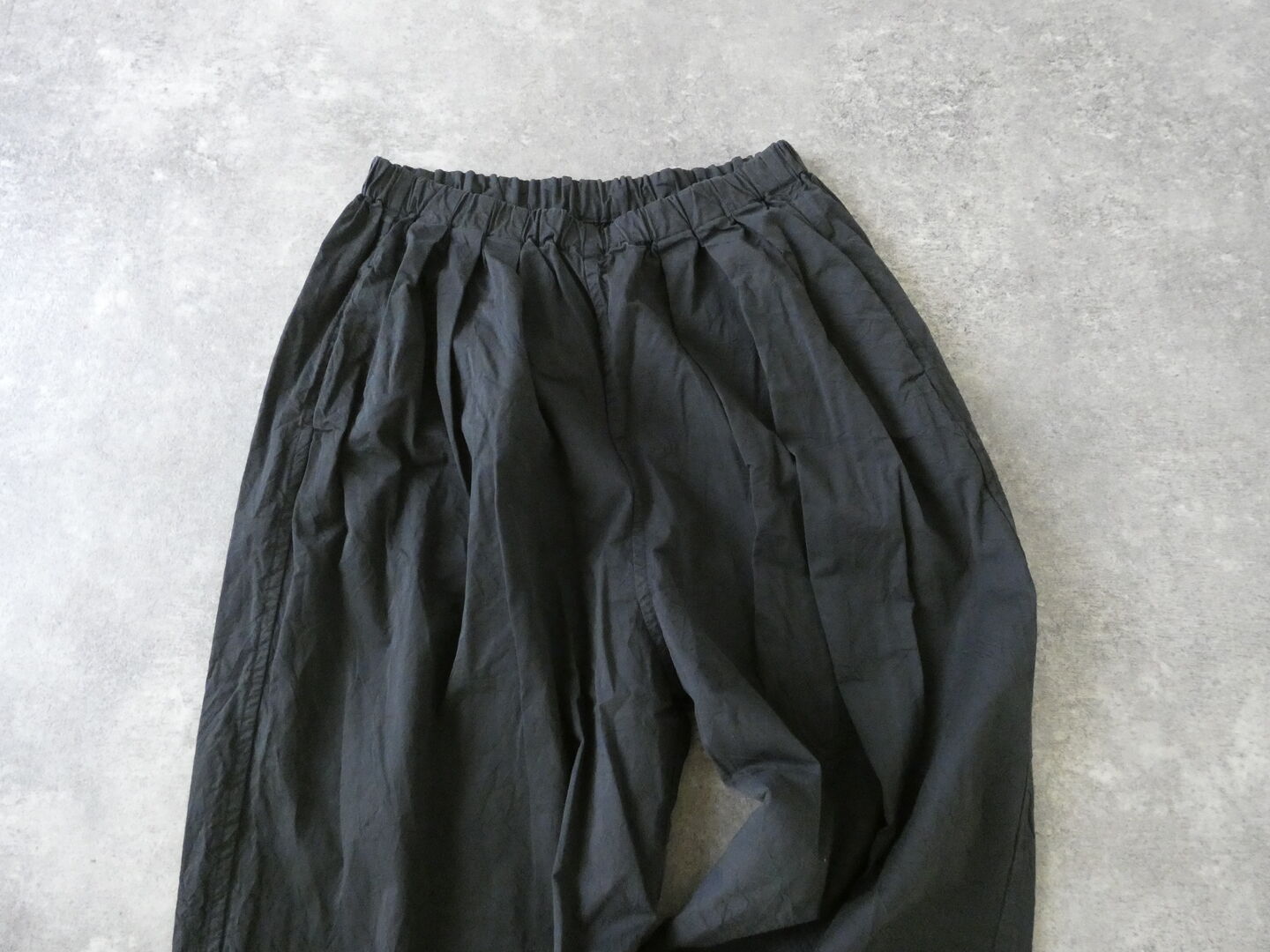 Veritecoeur(ヴェリテクール) ガーメントダイタックギャザーパンツの商品画像30