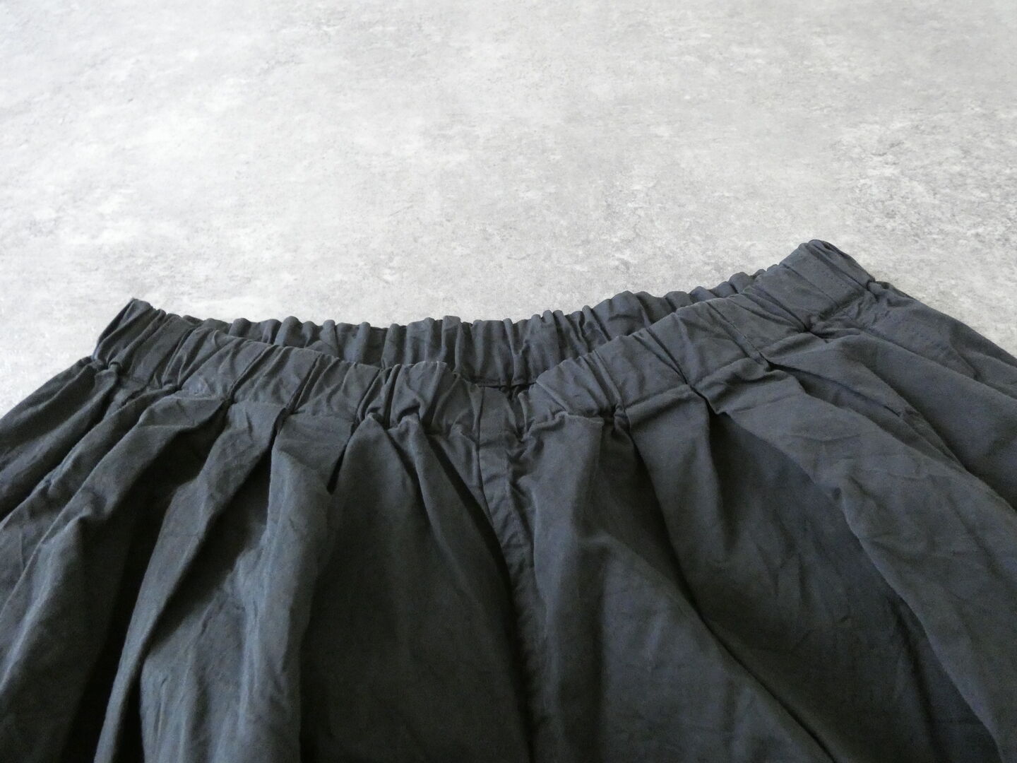 Veritecoeur(ヴェリテクール) ガーメントダイタックギャザーパンツの商品画像31