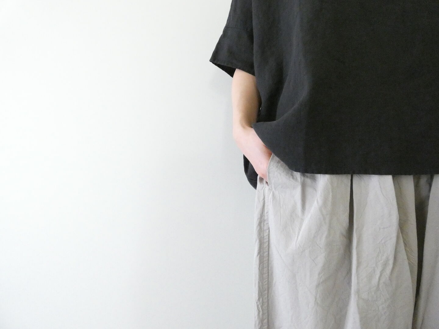 Veritecoeur(ヴェリテクール) ガーメントダイタックギャザーパンツの商品画像4