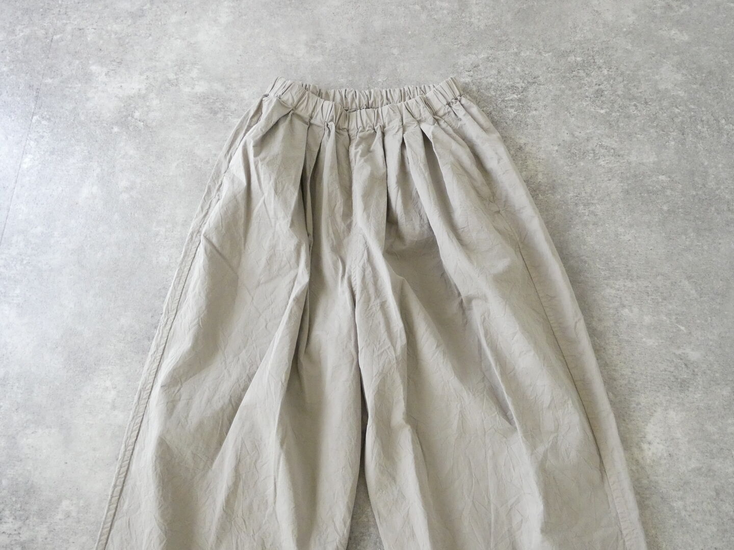 Veritecoeur(ヴェリテクール) ガーメントダイタックギャザーパンツの商品画像44