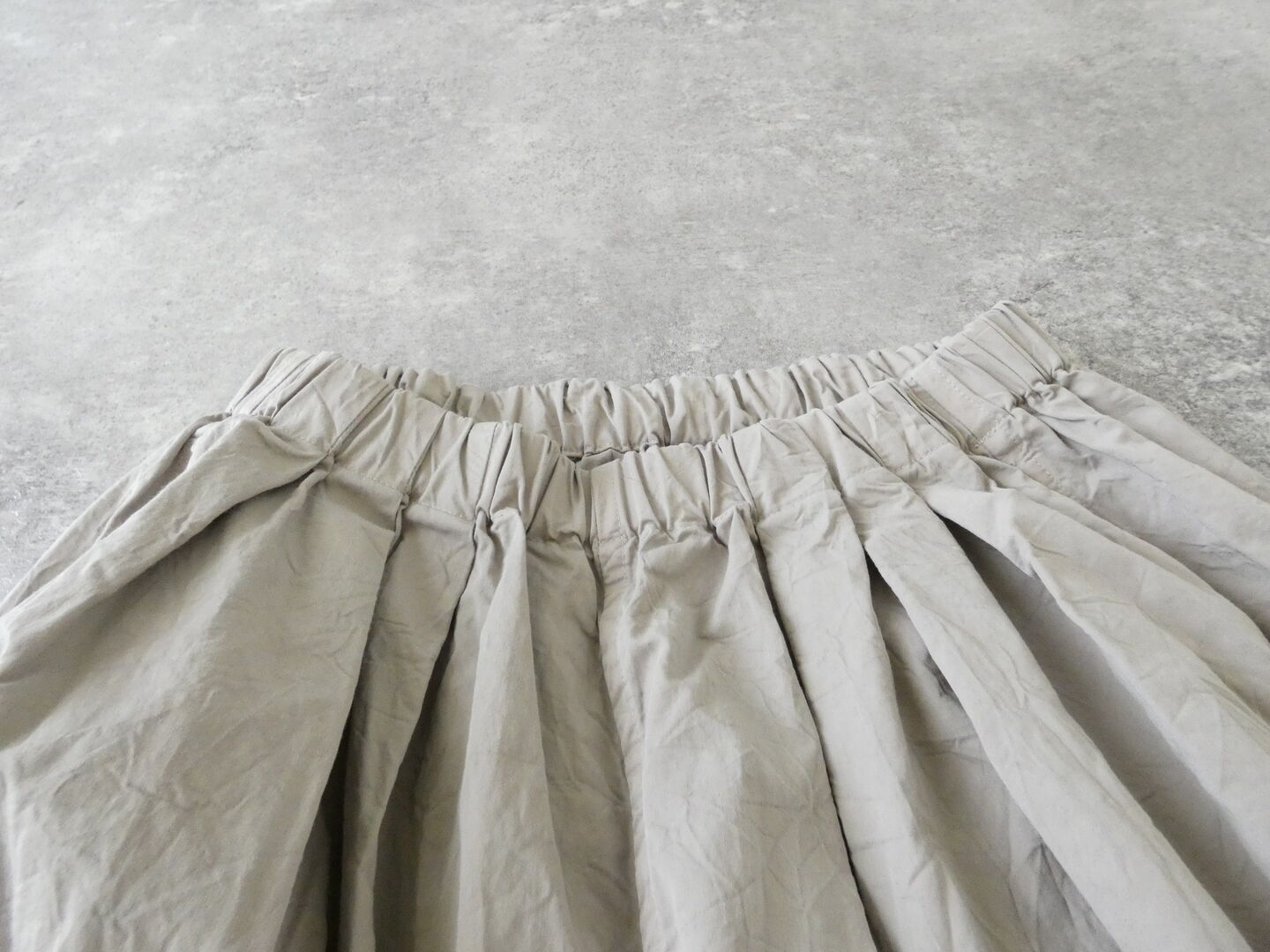 Veritecoeur(ヴェリテクール) ガーメントダイタックギャザーパンツの商品画像47