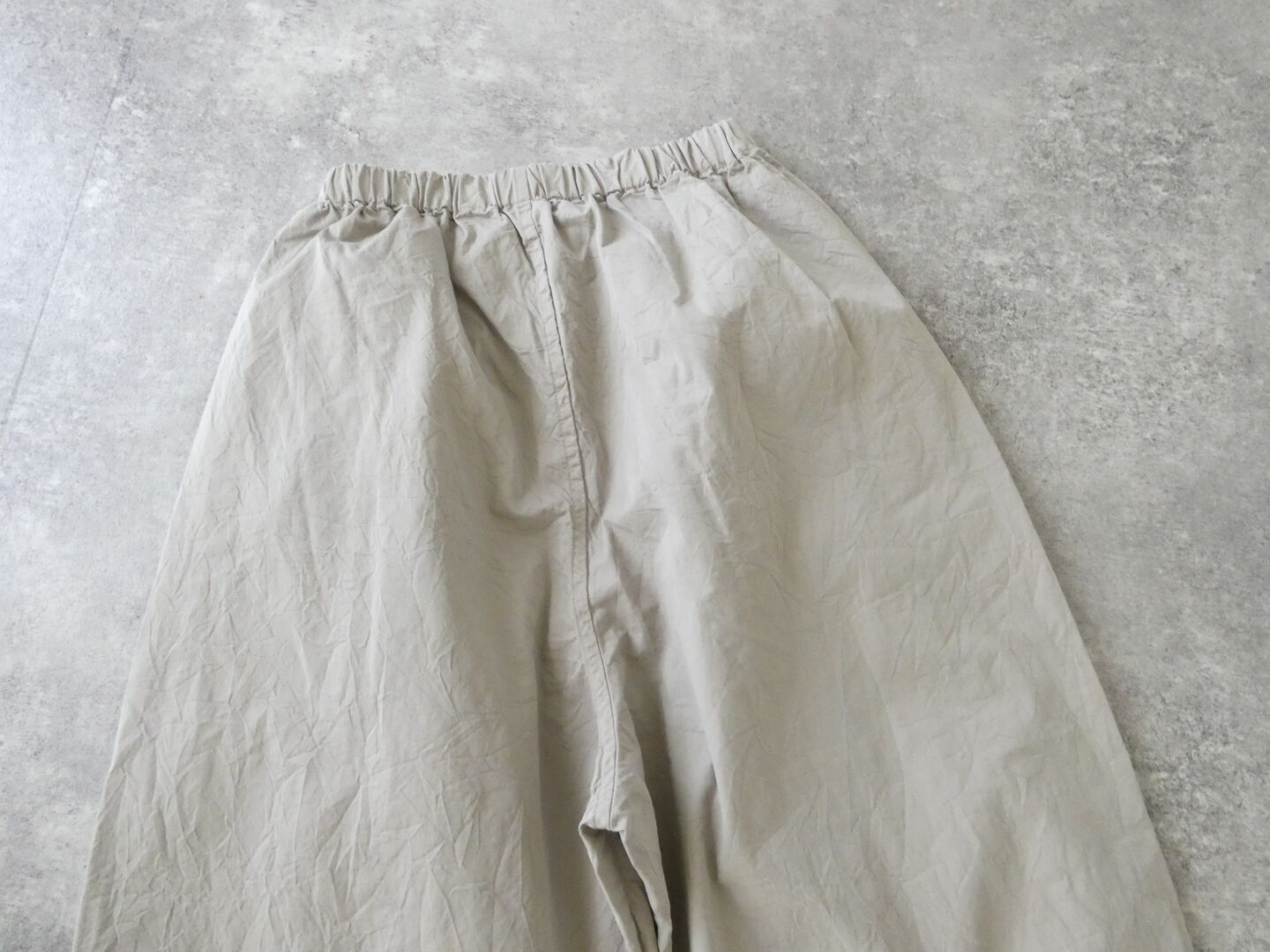 Veritecoeur(ヴェリテクール) ガーメントダイタックギャザーパンツの商品画像48