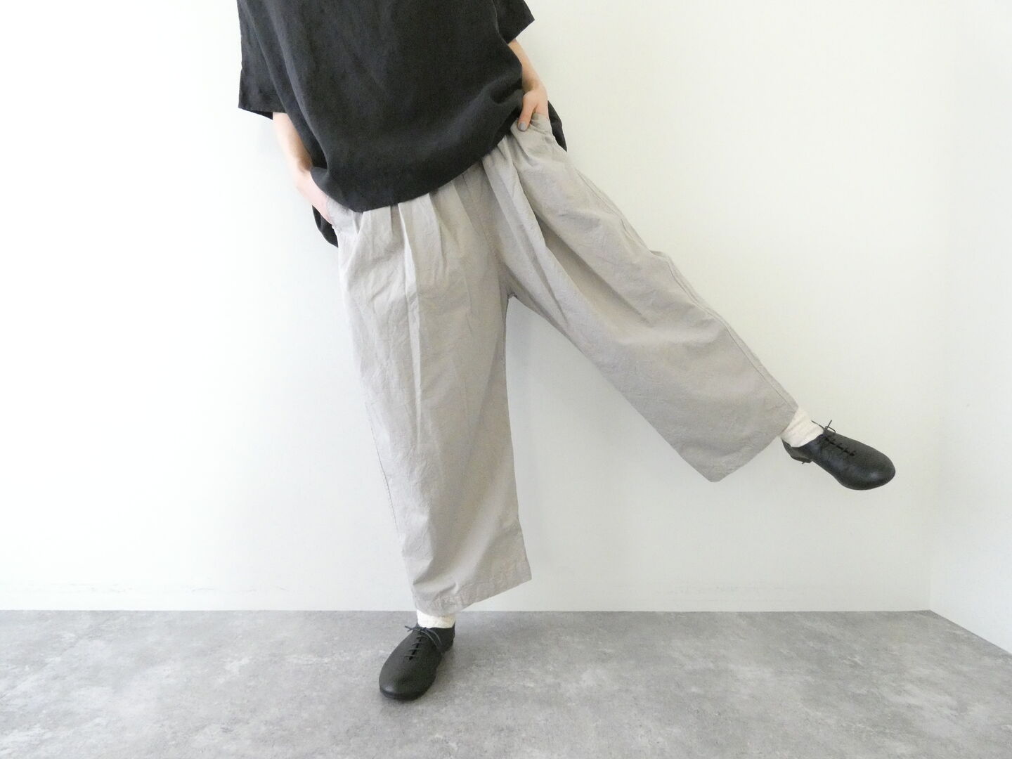 Veritecoeur(ヴェリテクール) ガーメントダイタックギャザーパンツの商品画像6