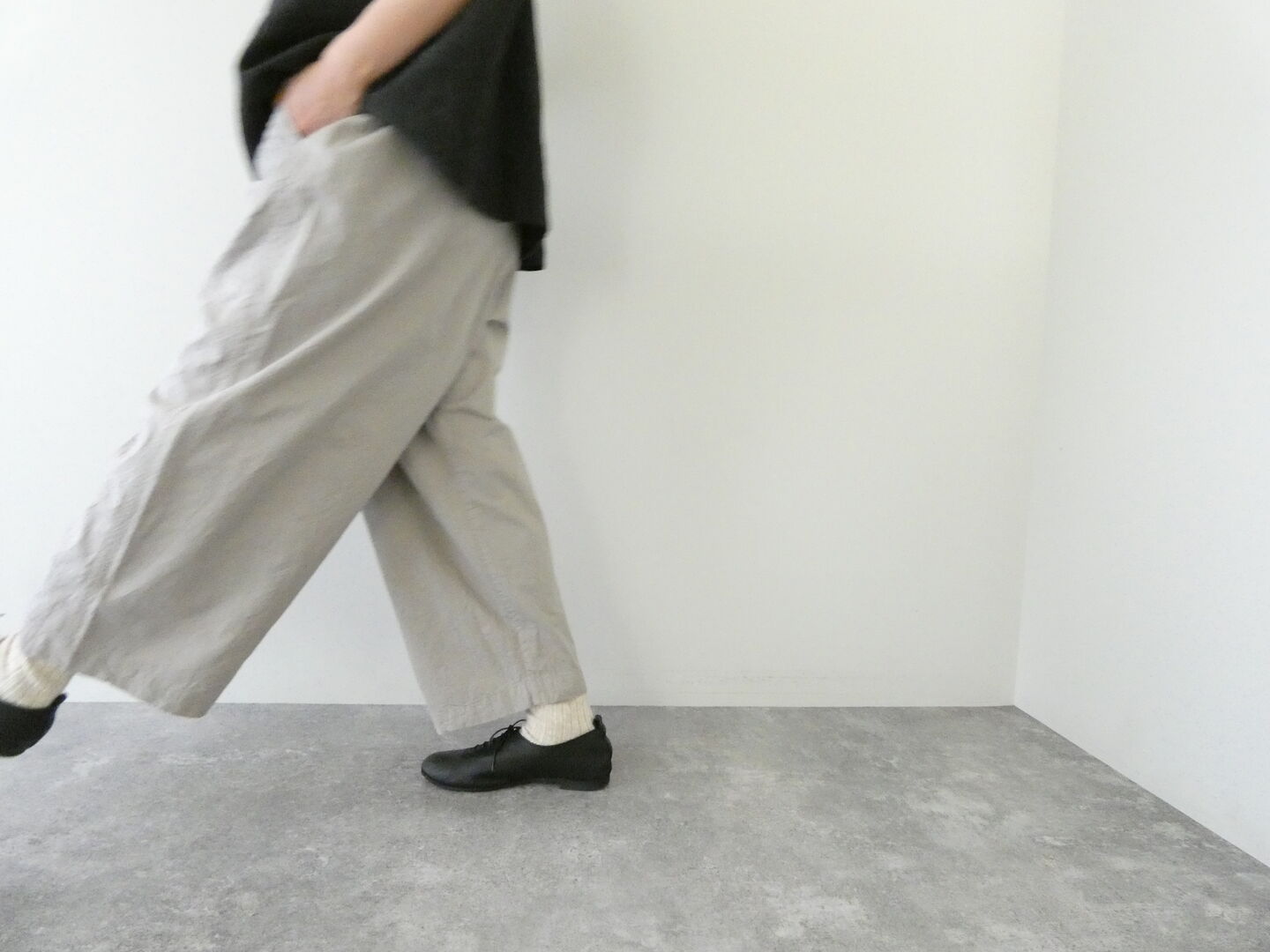 Veritecoeur(ヴェリテクール) ガーメントダイタックギャザーパンツの商品画像7