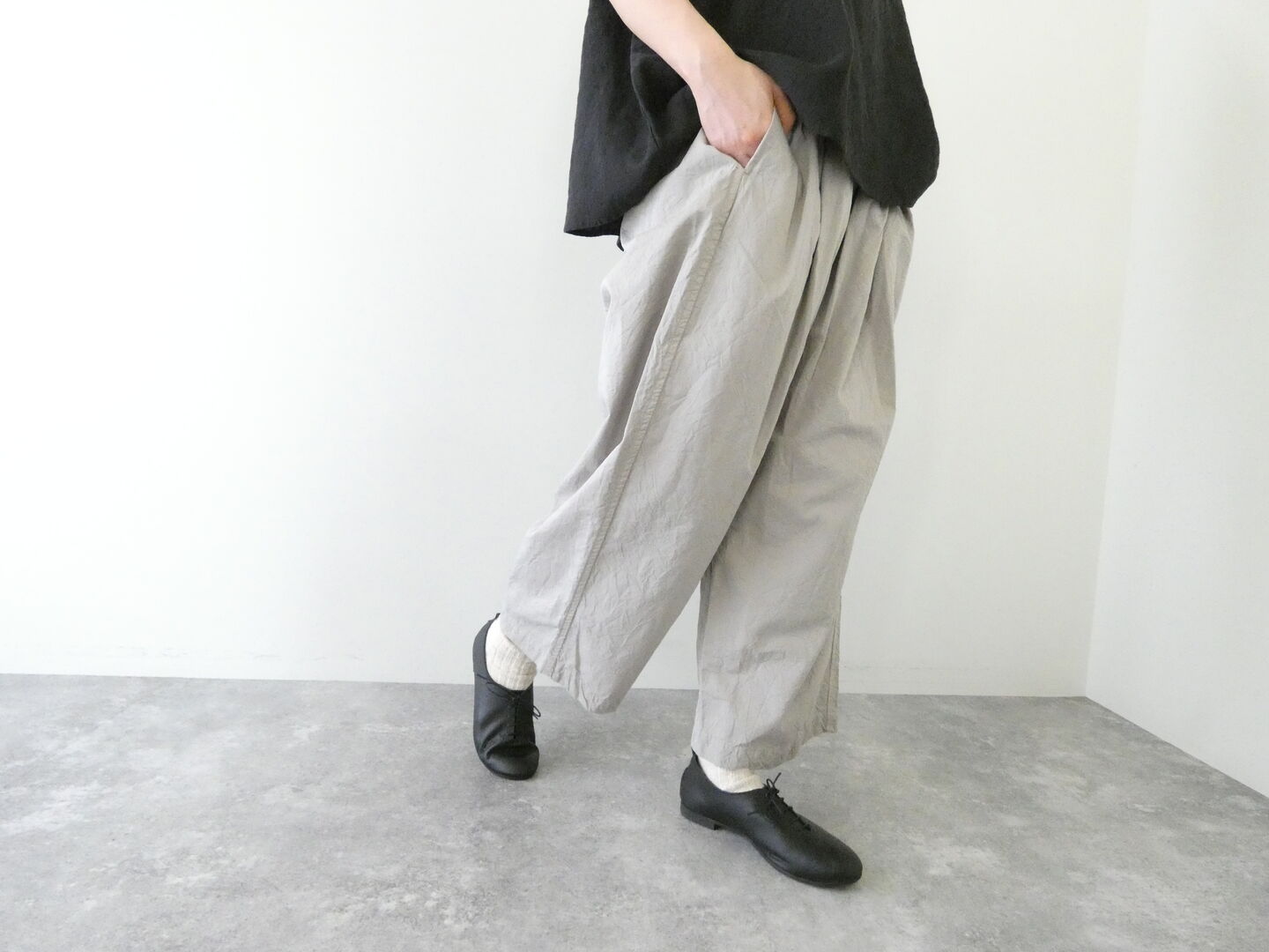 Veritecoeur(ヴェリテクール) ガーメントダイタックギャザーパンツの商品画像8