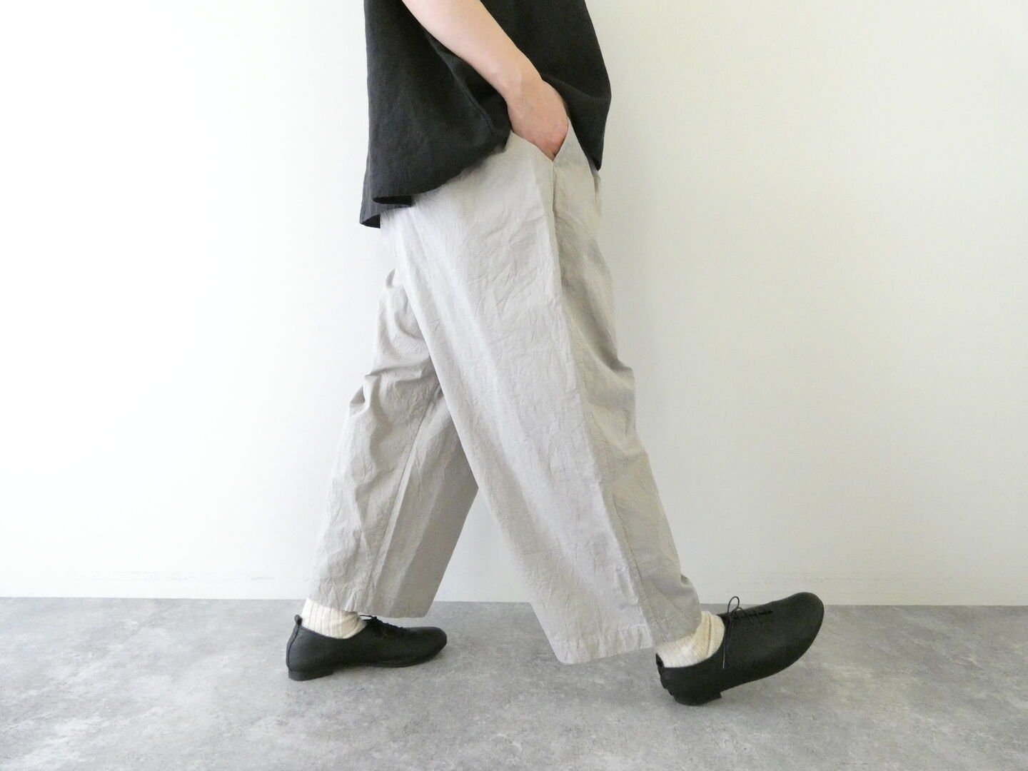 Veritecoeur(ヴェリテクール) ガーメントダイタックギャザーパンツの商品画像9