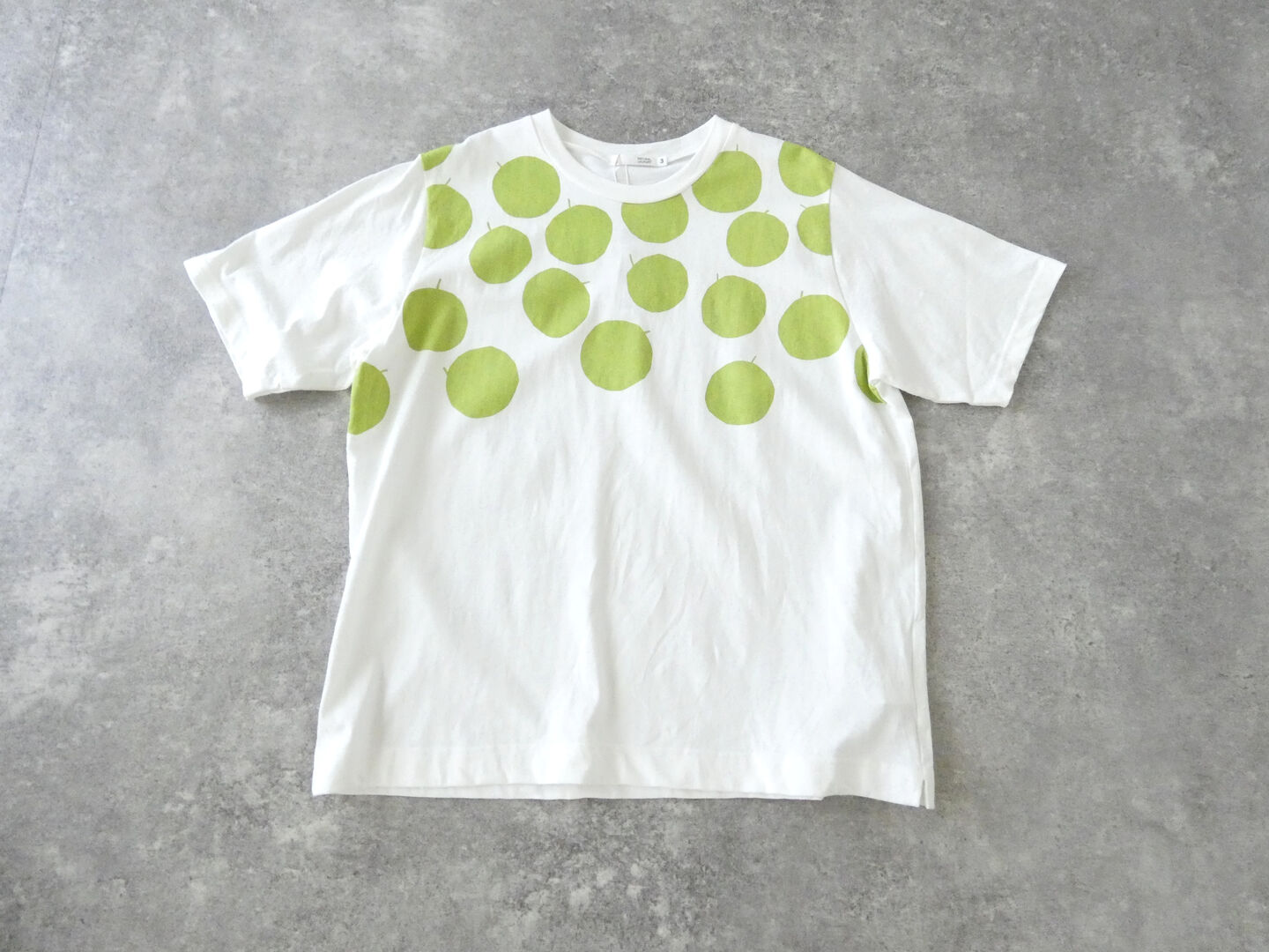 NATURAL LAUNDRY(ナチュラルランドリー) 空紡天竺リンゴプリント半袖Tシャツの商品画像3