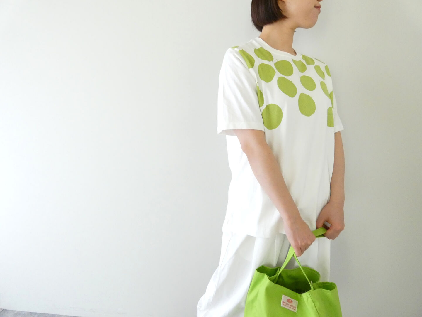 NATURAL LAUNDRY(ナチュラルランドリー) 空紡天竺リンゴプリント半袖Tシャツの商品画像4