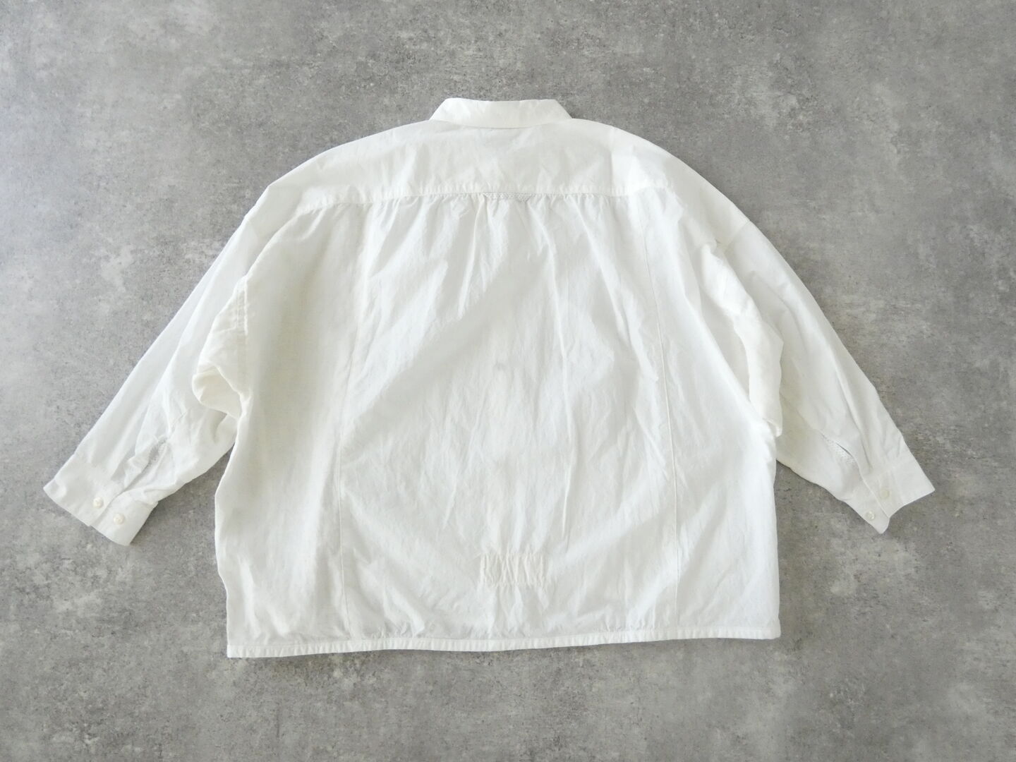 快晴堂(かいせいどう) 初夏の木漏れ日にゆれるシャツ 風をはらむ、長袖シャツの商品画像29